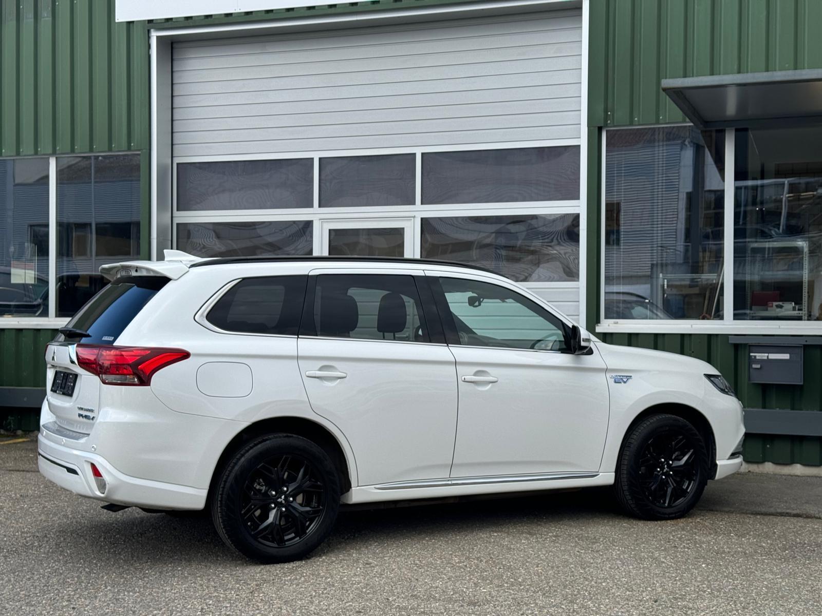 MITSUBISHI Outlander 2.4 PHEV Diamond S-Edition 4WD Automatic-image-5