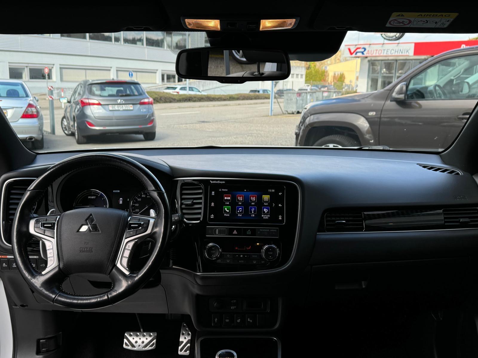 MITSUBISHI Outlander 2.4 PHEV Diamond S-Edition 4WD Automatic-image-14