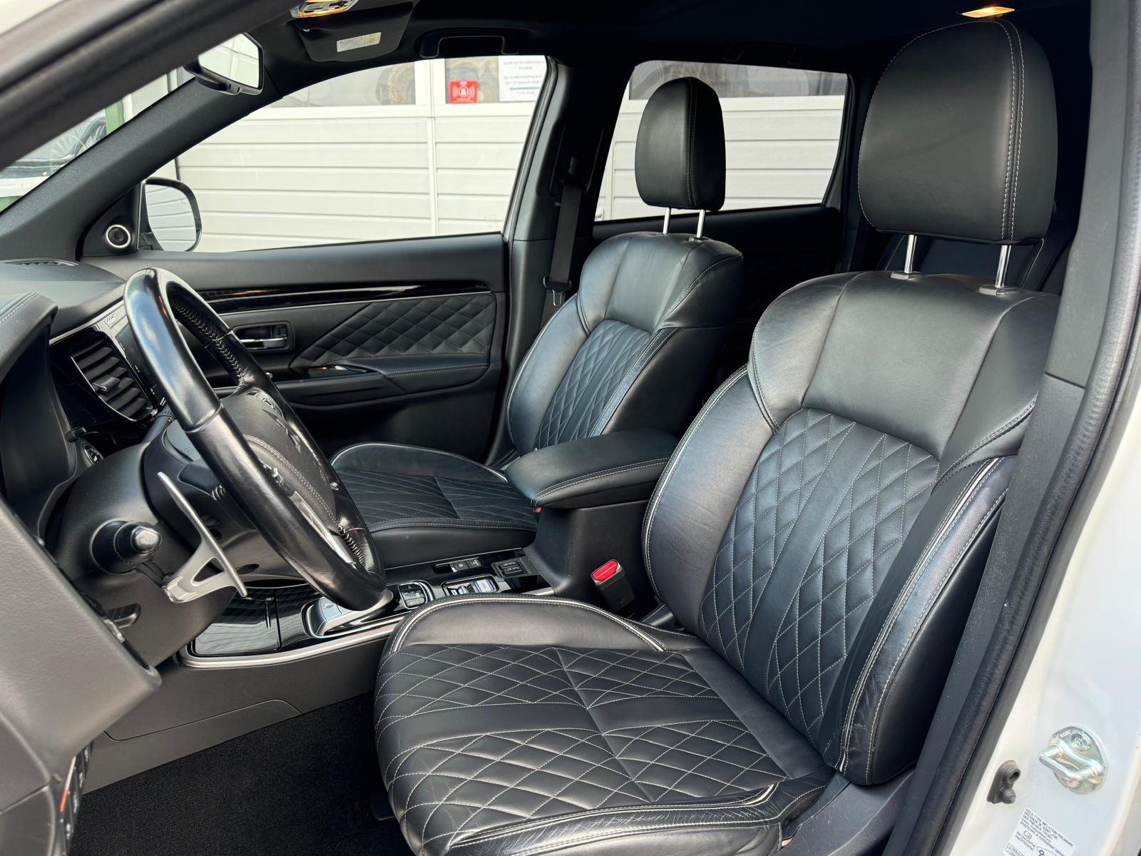 MITSUBISHI Outlander 2.4 PHEV Diamond S-Edition 4WD Automatic-image-13