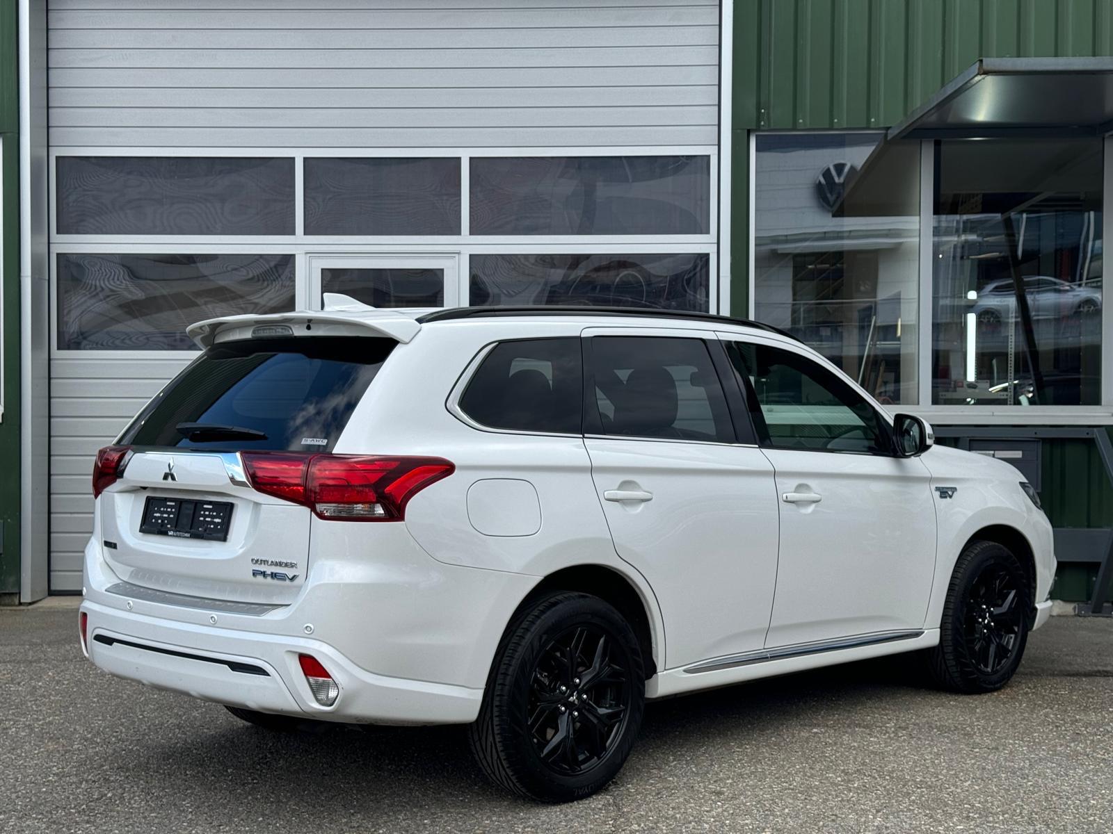 MITSUBISHI Outlander 2.4 PHEV Diamond S-Edition 4WD Automatic-image-6