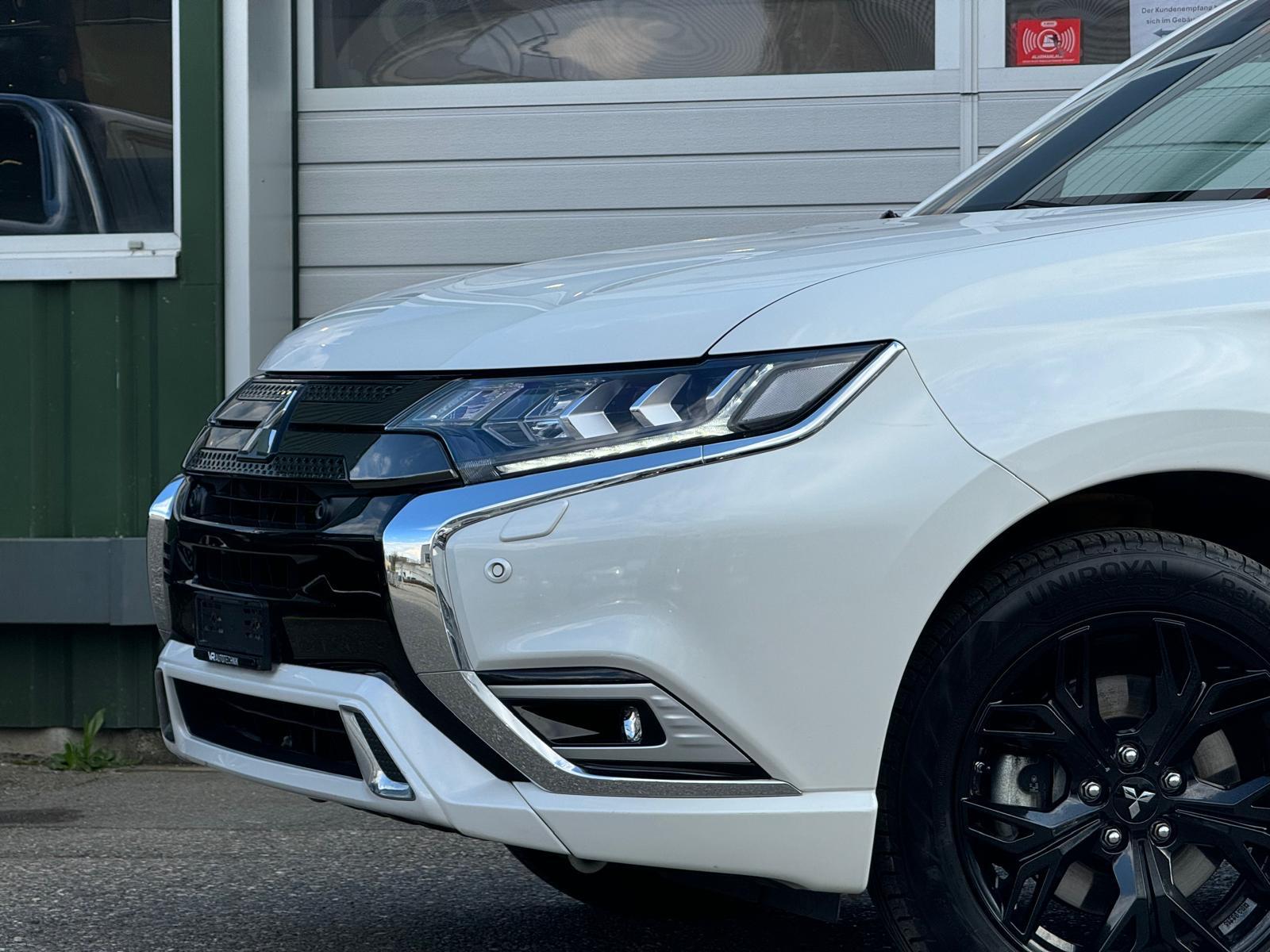 MITSUBISHI Outlander 2.4 PHEV Diamond S-Edition 4WD Automatic-showroom-element-3