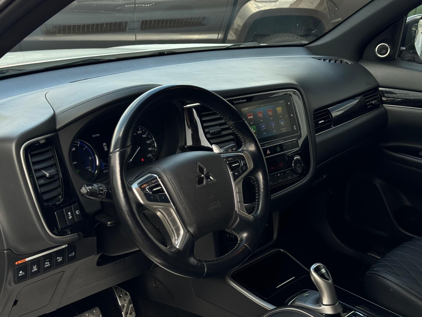 MITSUBISHI Outlander 2.4 PHEV Diamond S-Edition 4WD Automatic-image-10