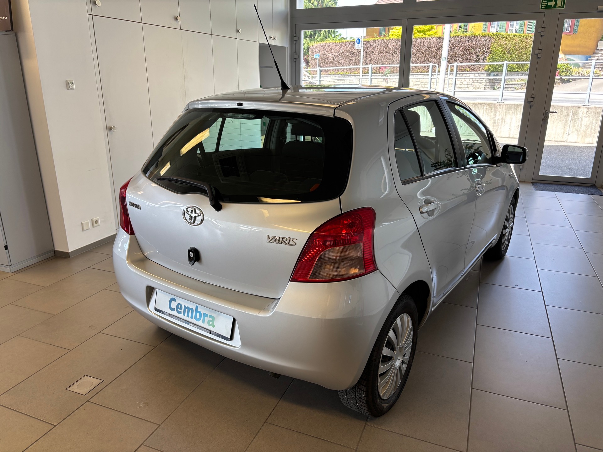 TOYOTA Yaris 1.3 Linea Sol-showroom-element-2