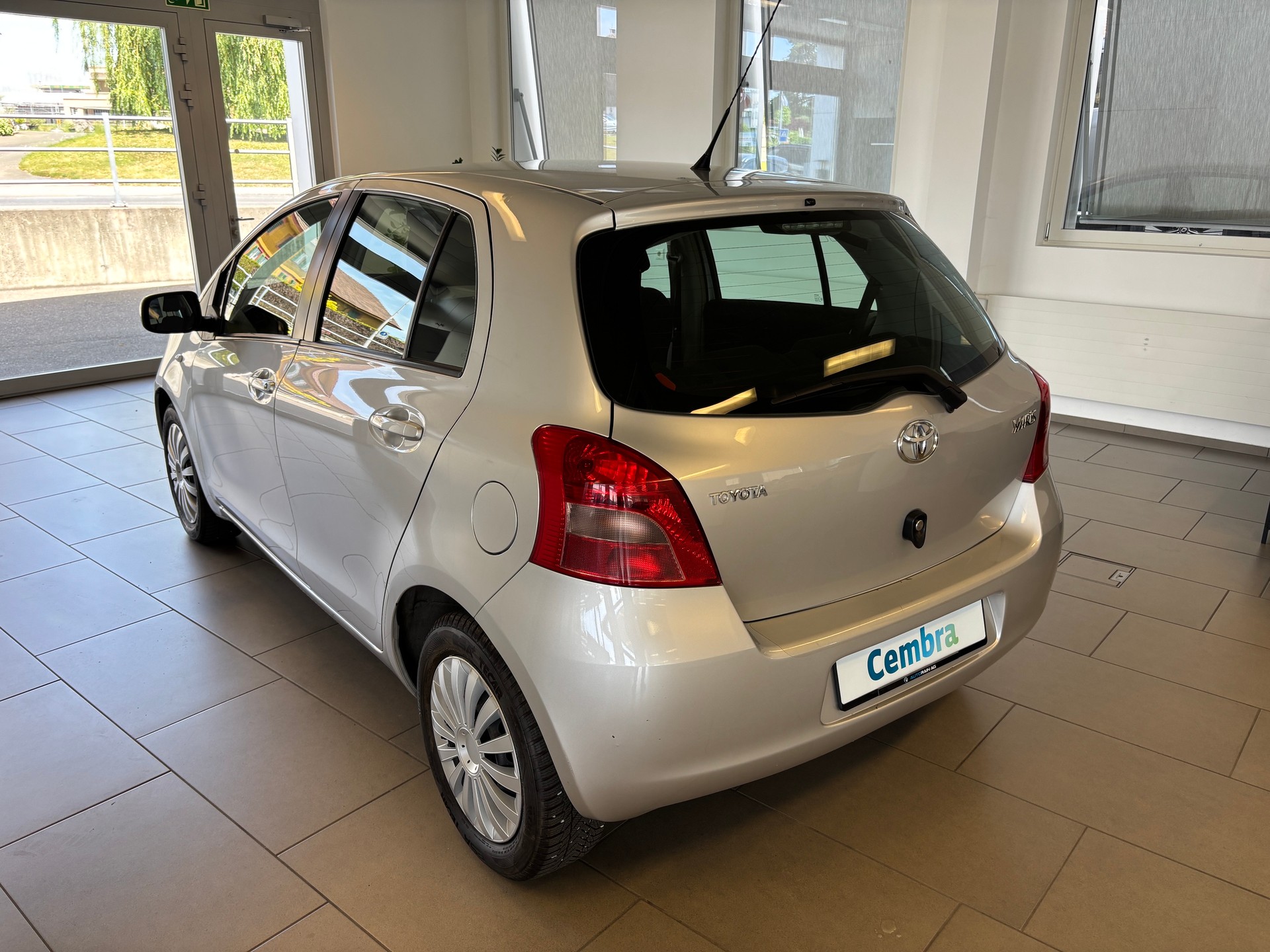 TOYOTA Yaris 1.3 Linea Sol-showroom-element-3