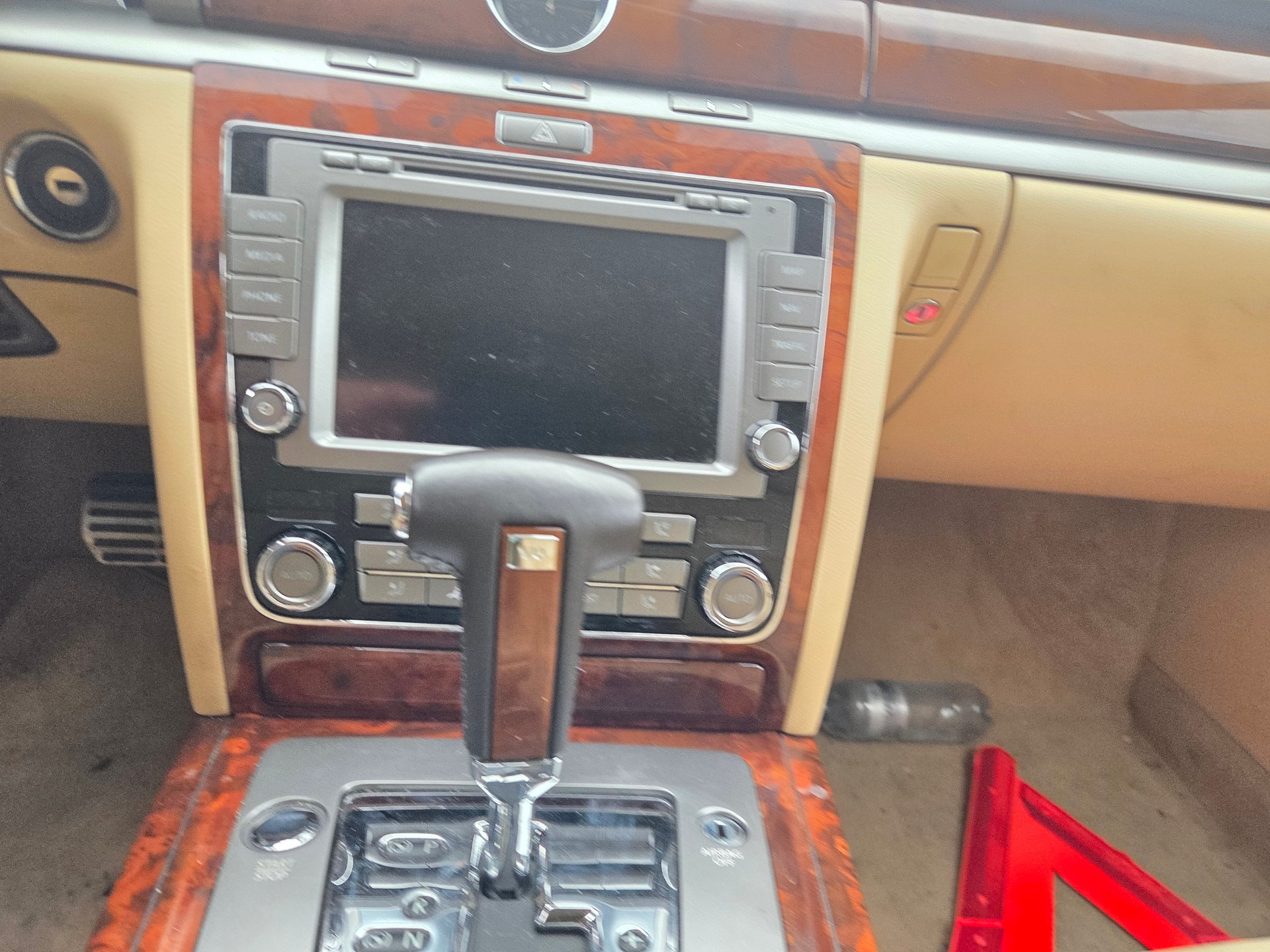 VW Phaeton 3.0 TDi V6 4Motion Tiptronic-image-6