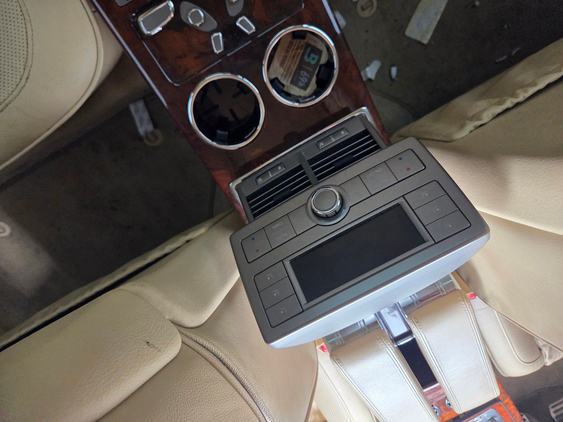 VW Phaeton 3.0 TDi V6 4Motion Tiptronic-image-8