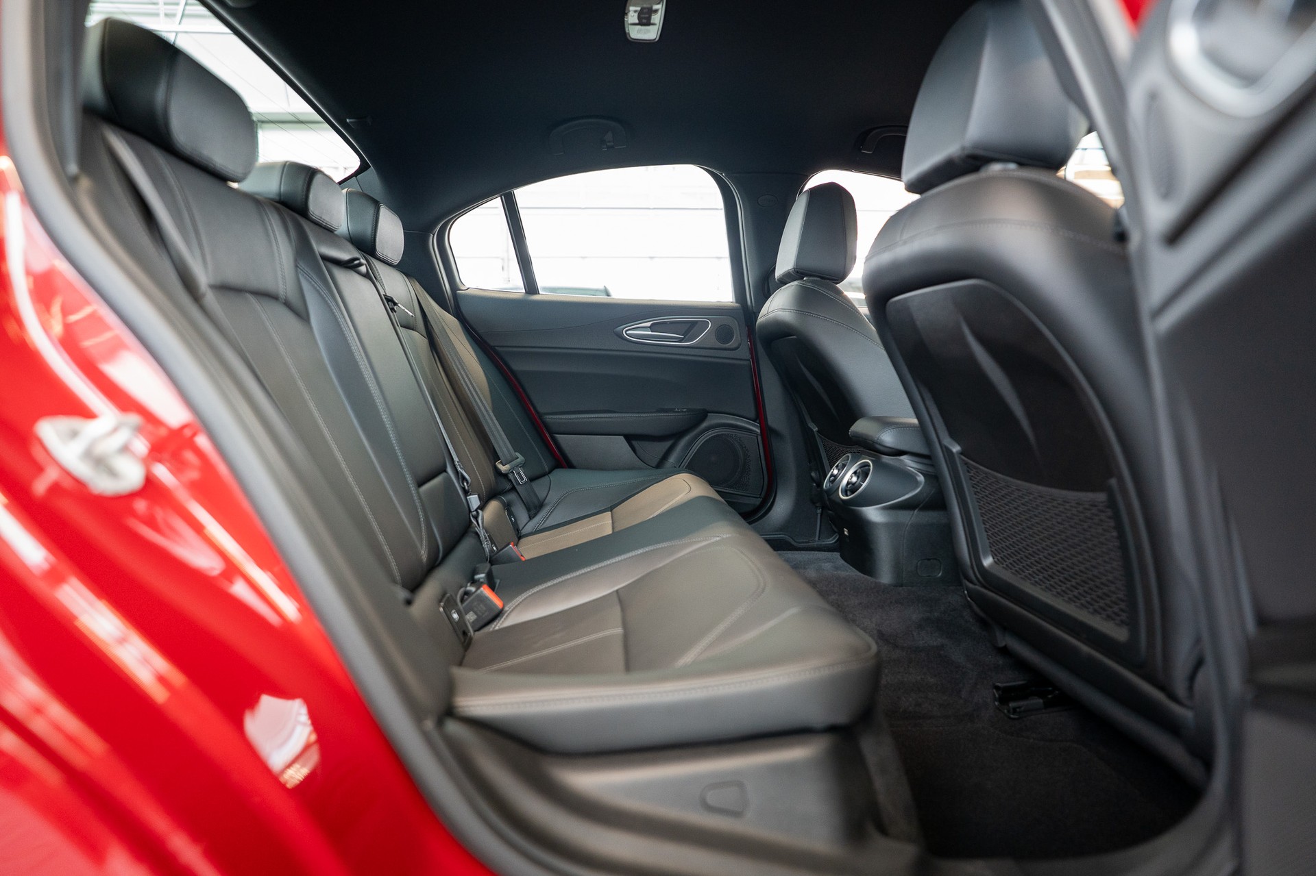 ALFA ROMEO Giulia 2.0 Q4 TI / Rückfahrkamera / el.Sitze-image-13