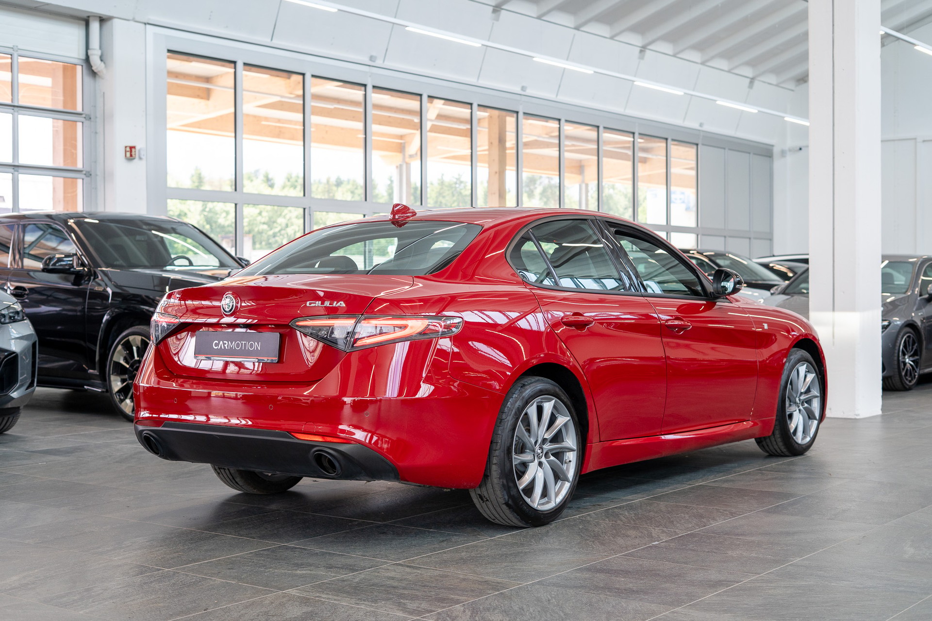 ALFA ROMEO Giulia 2.0 Q4 TI / Rückfahrkamera / el.Sitze-showroom-element-3