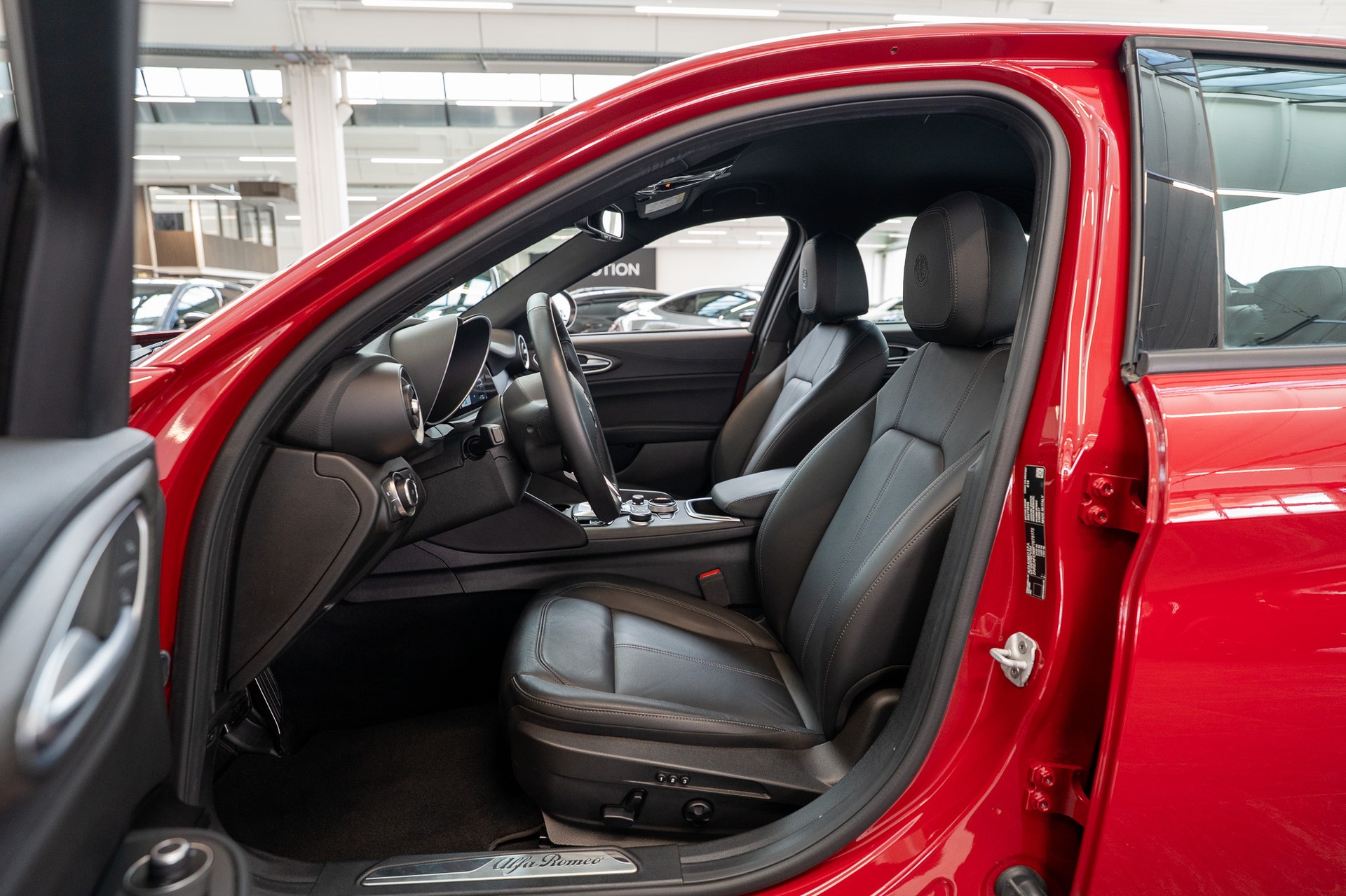 ALFA ROMEO Giulia 2.0 Q4 TI / Rückfahrkamera / el.Sitze-image-8