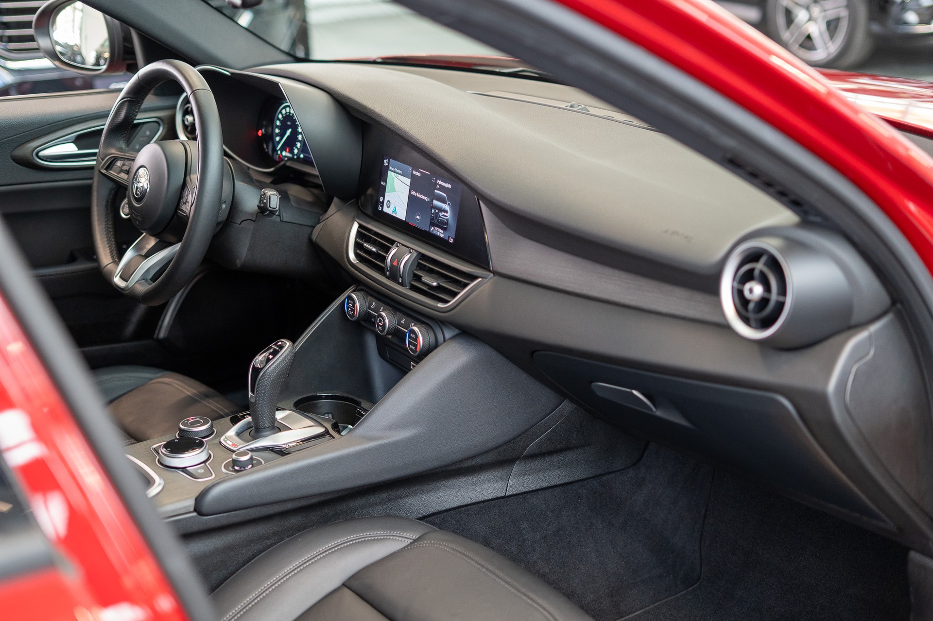 ALFA ROMEO Giulia 2.0 Q4 TI / Rückfahrkamera / el.Sitze-image-15