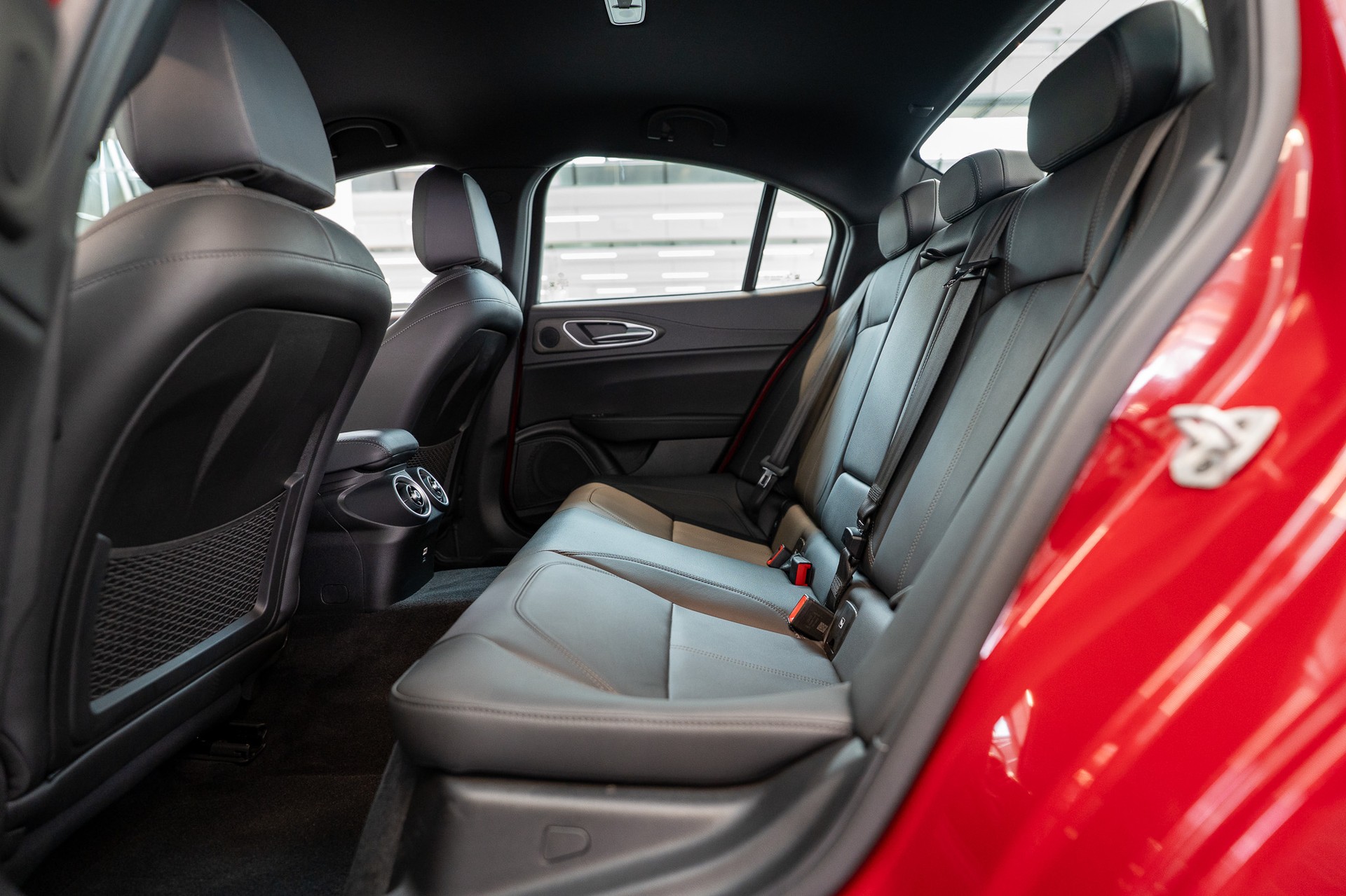 ALFA ROMEO Giulia 2.0 Q4 TI / Rückfahrkamera / el.Sitze-image-12