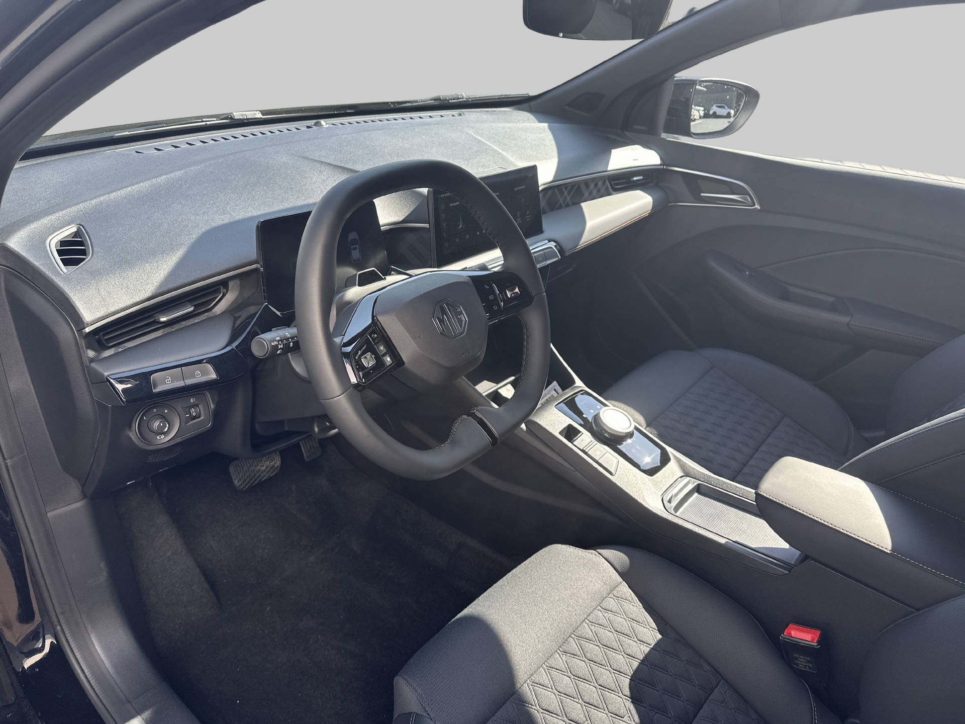 MG 3 1.5 Hybrid Luxury-image-5