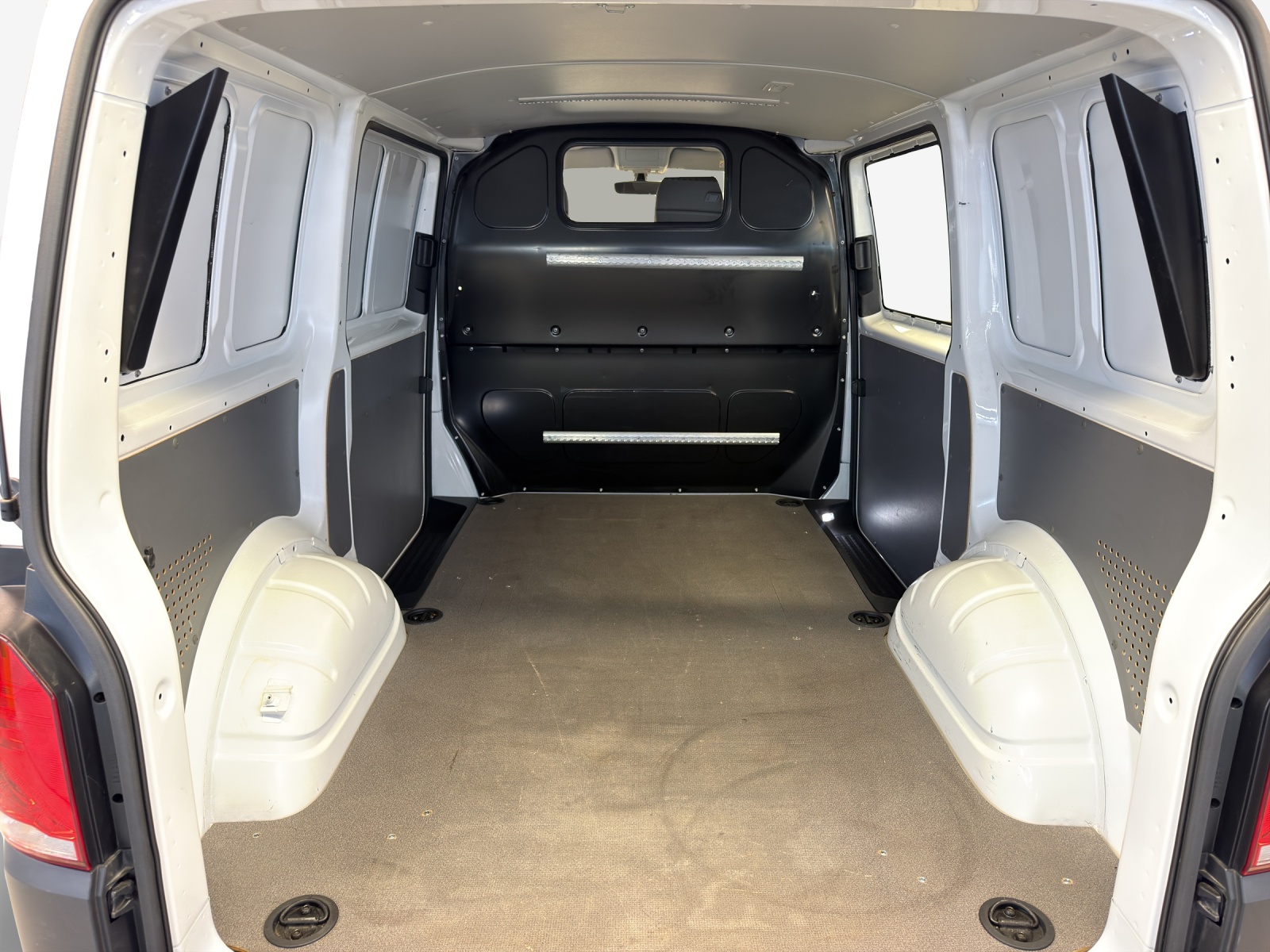 VW T6.1 2.0 TDI 4Motion-image-12