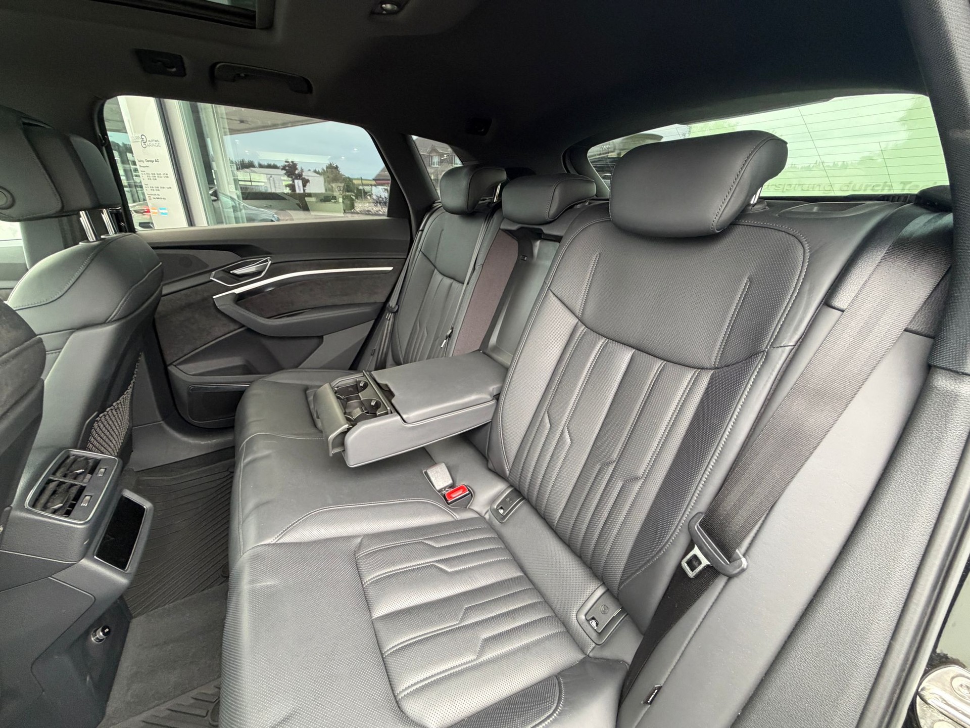 AUDI e-tron 55 Advanced quattro-image-26