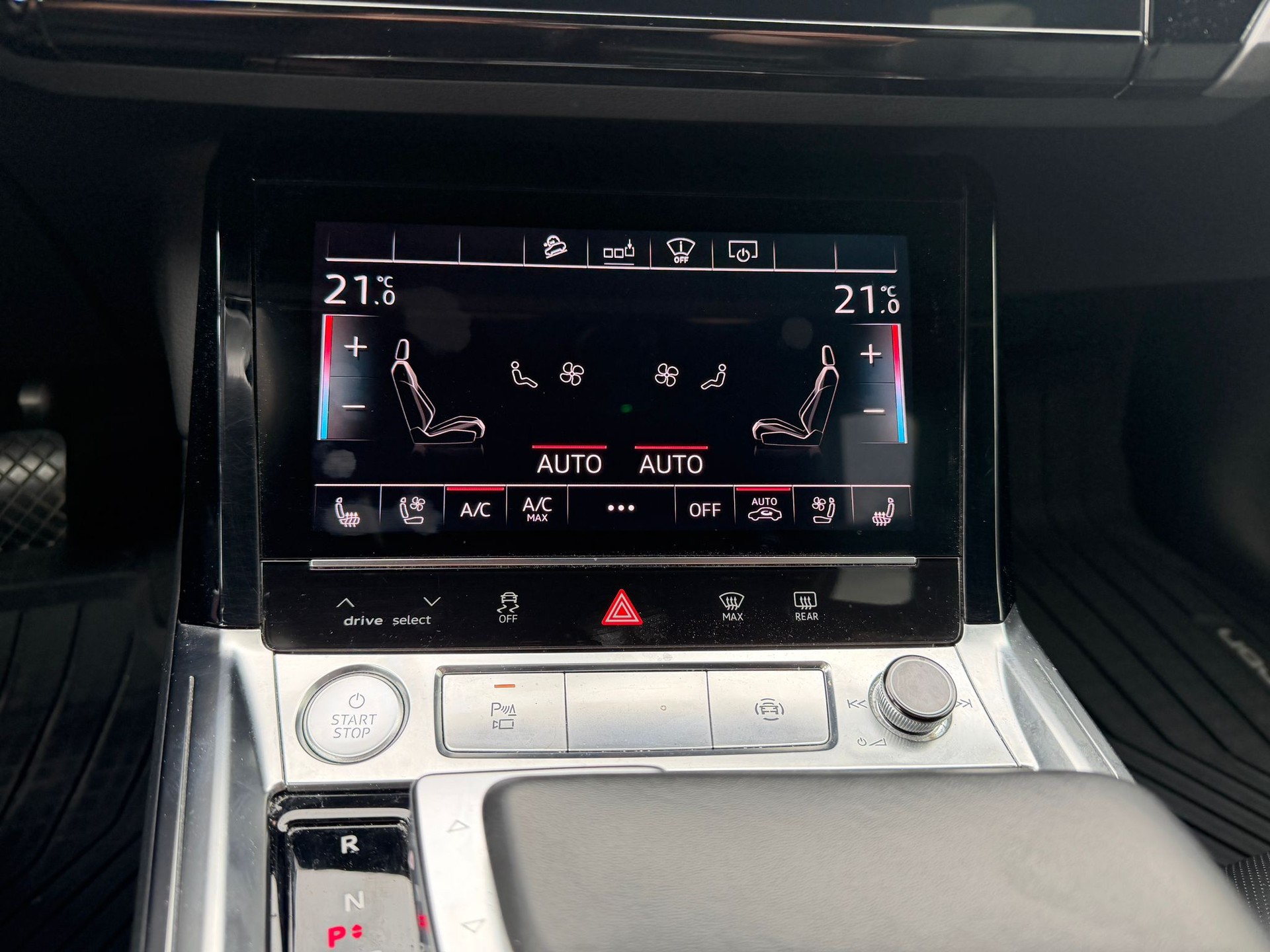 AUDI e-tron 55 Advanced quattro-image-19