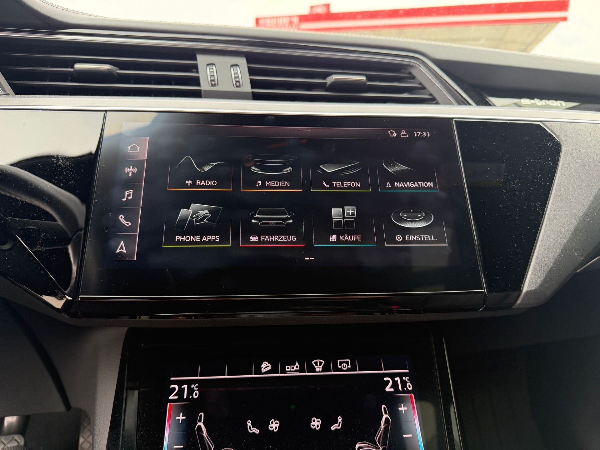 AUDI e-tron 55 Advanced quattro-image-15