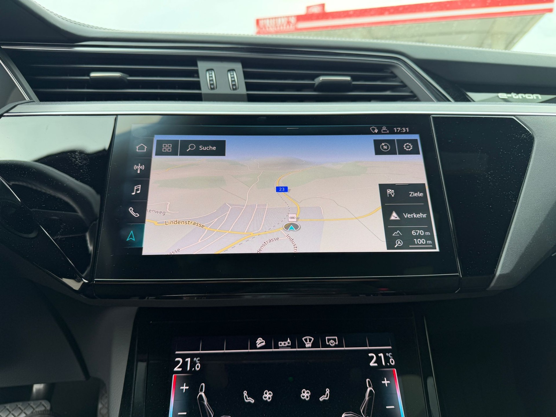 AUDI e-tron 55 Advanced quattro-image-16