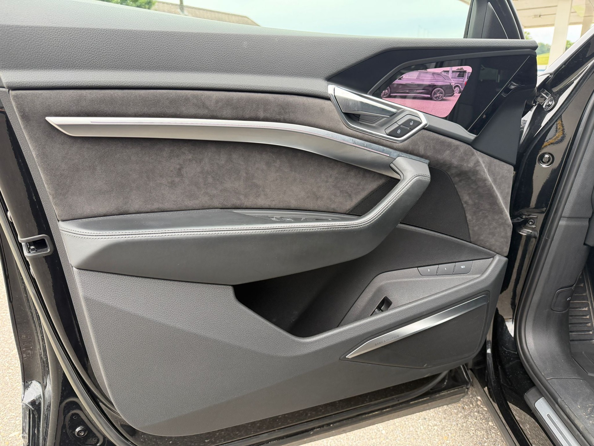 AUDI e-tron 55 Advanced quattro-image-11