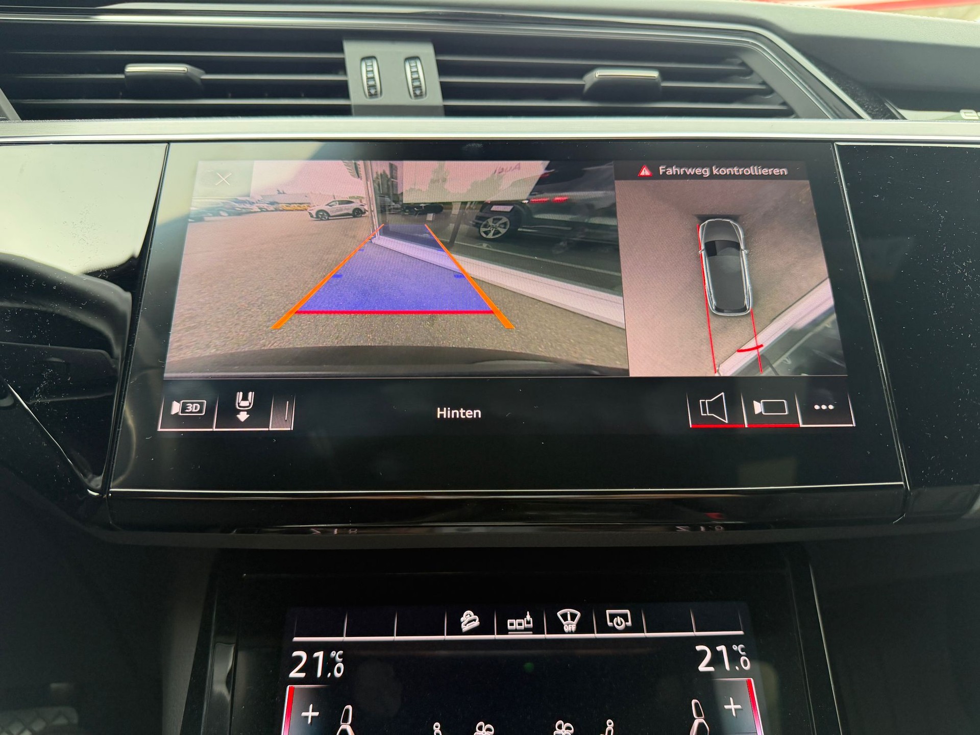 AUDI e-tron 55 Advanced quattro-image-17