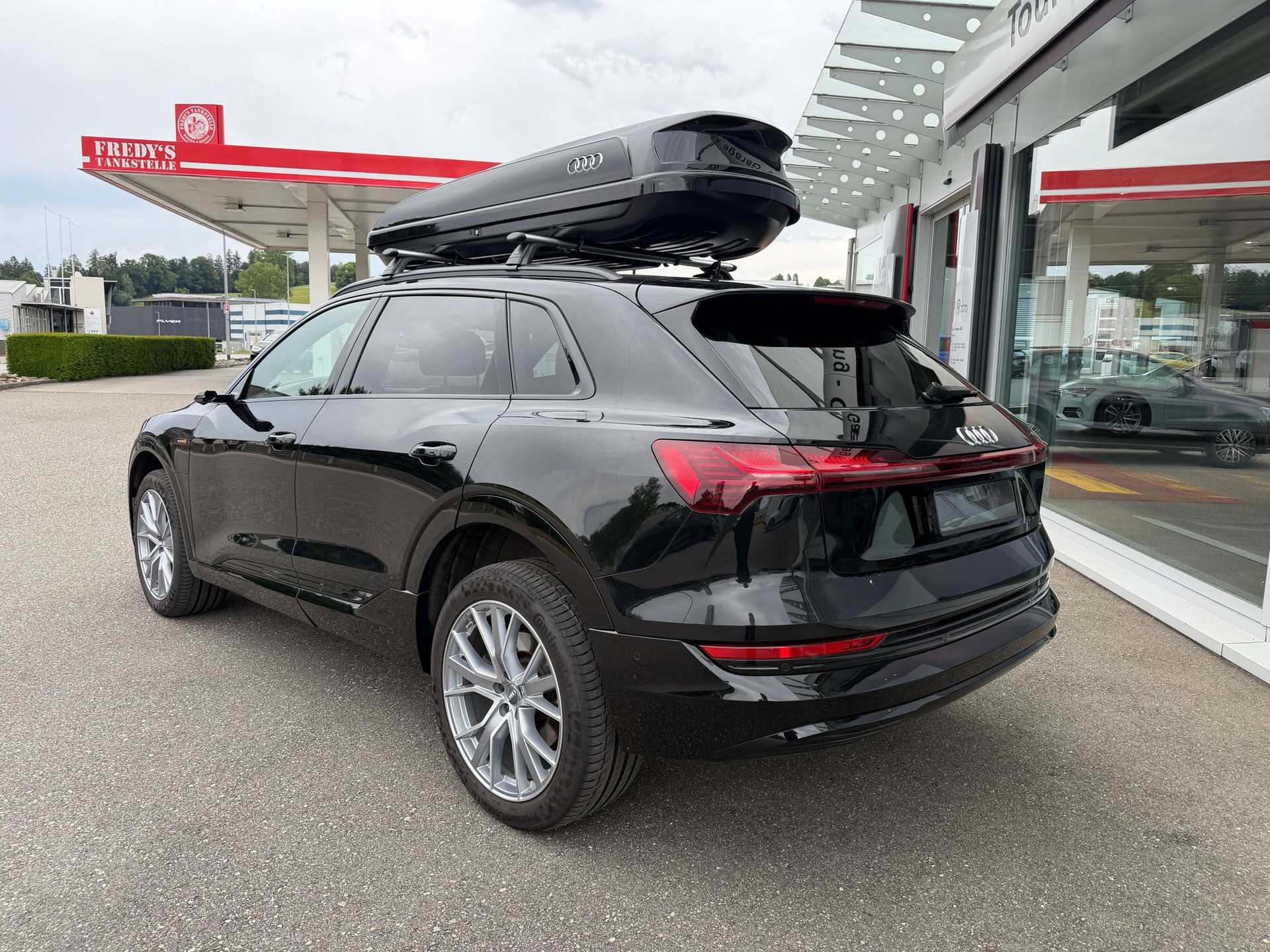 AUDI e-tron 55 Advanced quattro-showroom-element-2