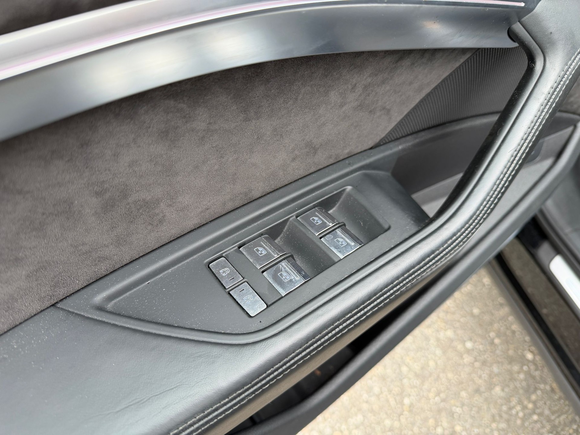 AUDI e-tron 55 Advanced quattro-image-12
