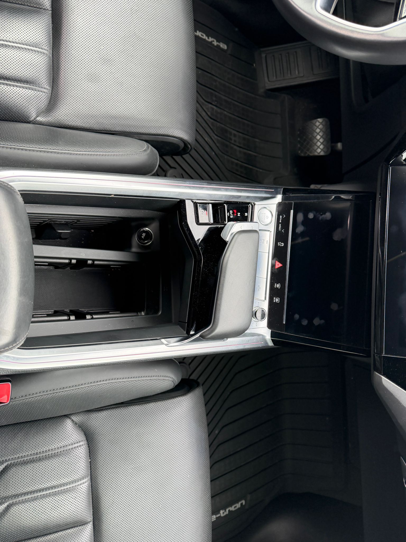 AUDI e-tron 55 Advanced quattro-image-22