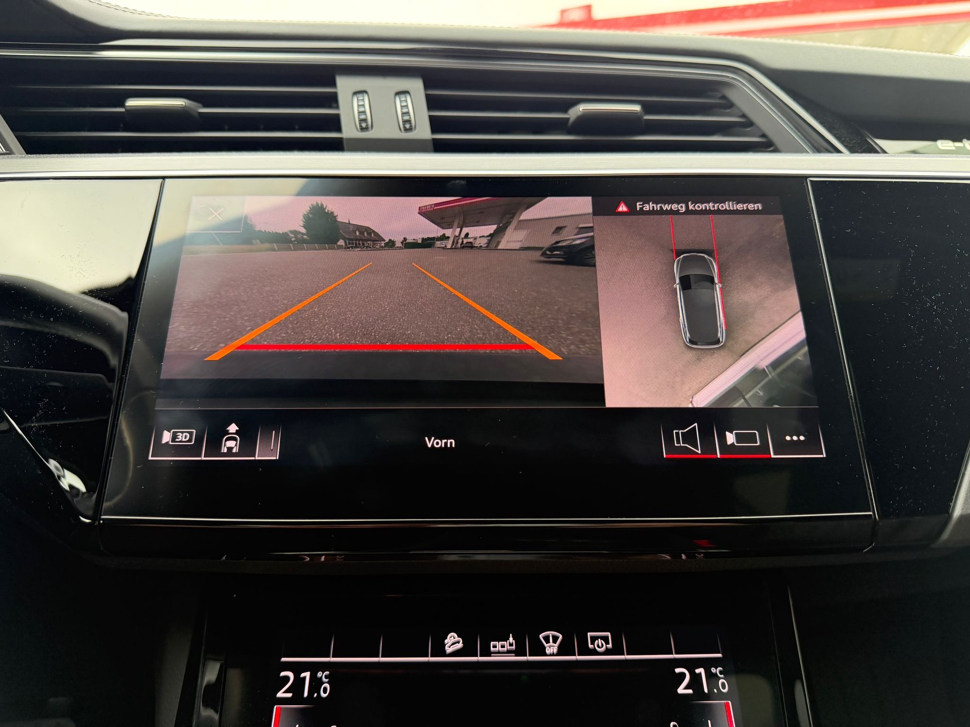 AUDI e-tron 55 Advanced quattro-image-18