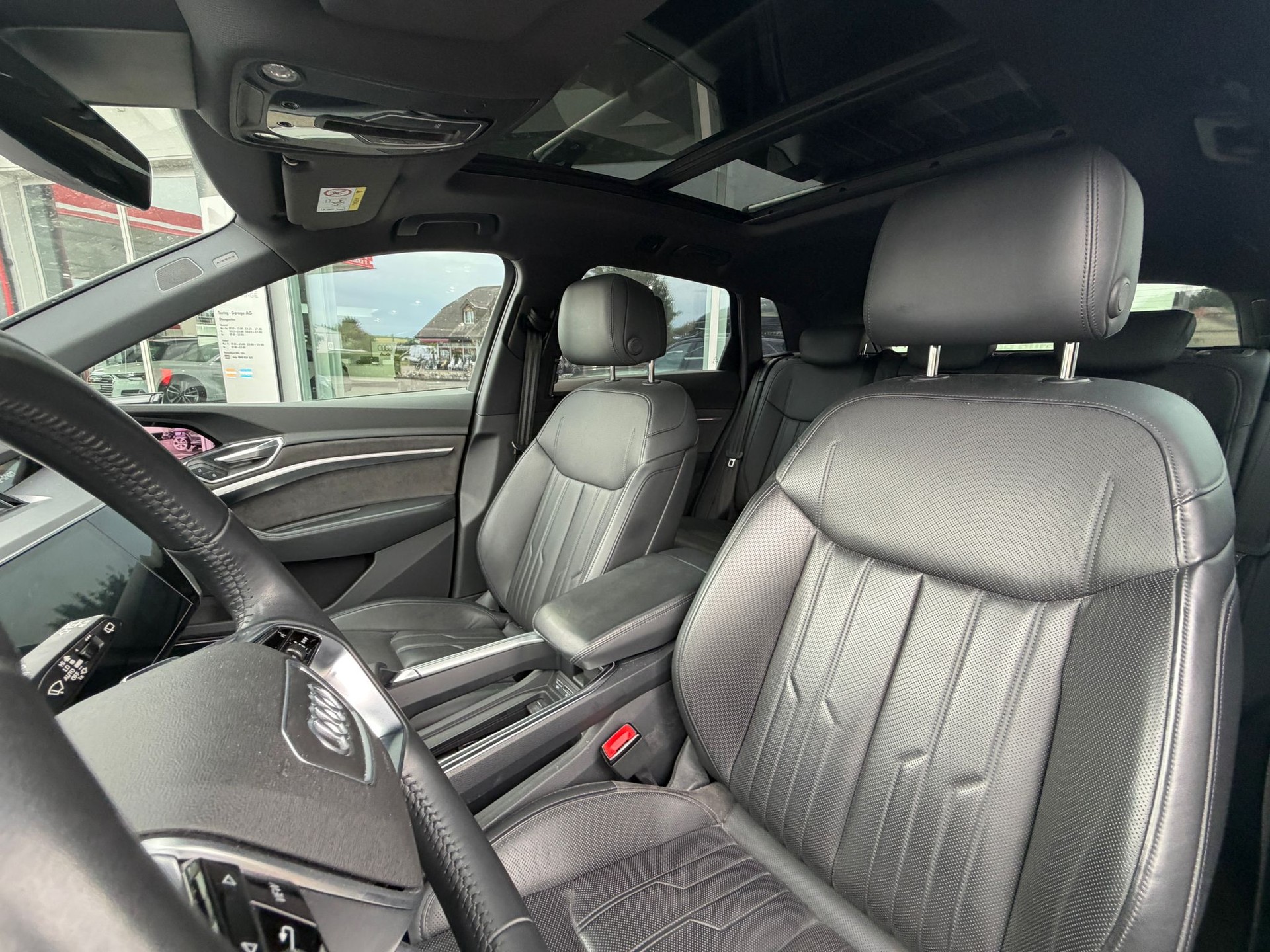 AUDI e-tron 55 Advanced quattro-image-24