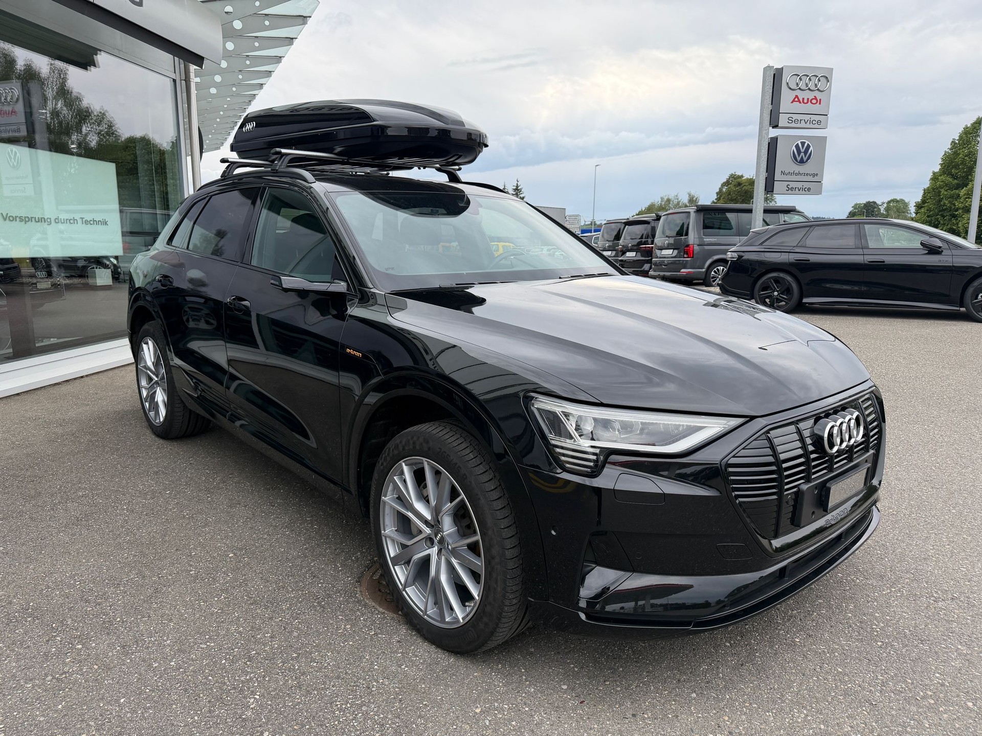 AUDI e-tron 55 Advanced quattro-image-6