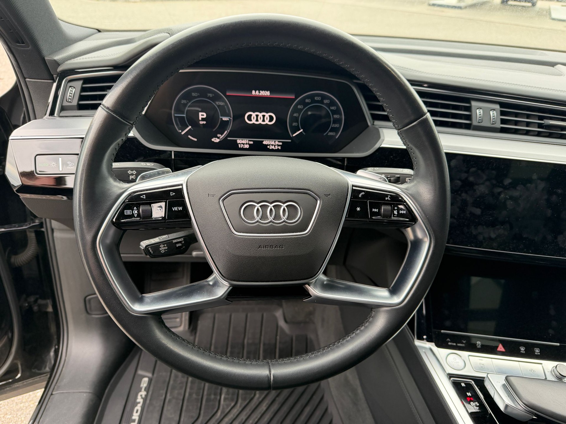 AUDI e-tron 55 Advanced quattro-image-14