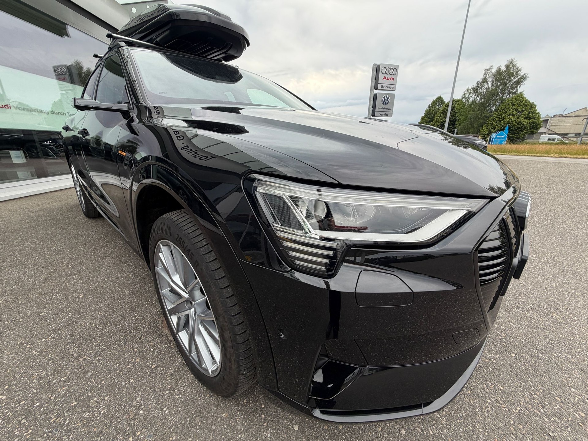 AUDI e-tron 55 Advanced quattro-image-8