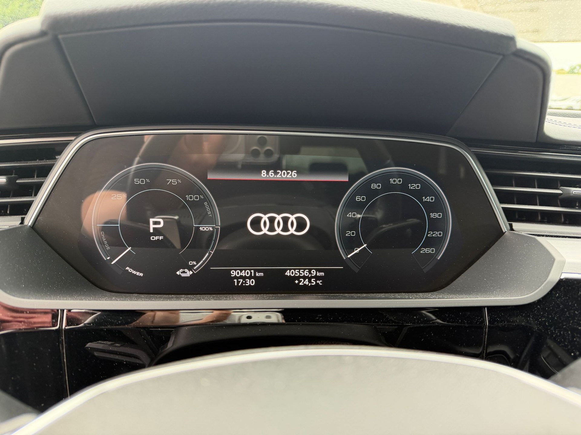 AUDI e-tron 55 Advanced quattro-image-13