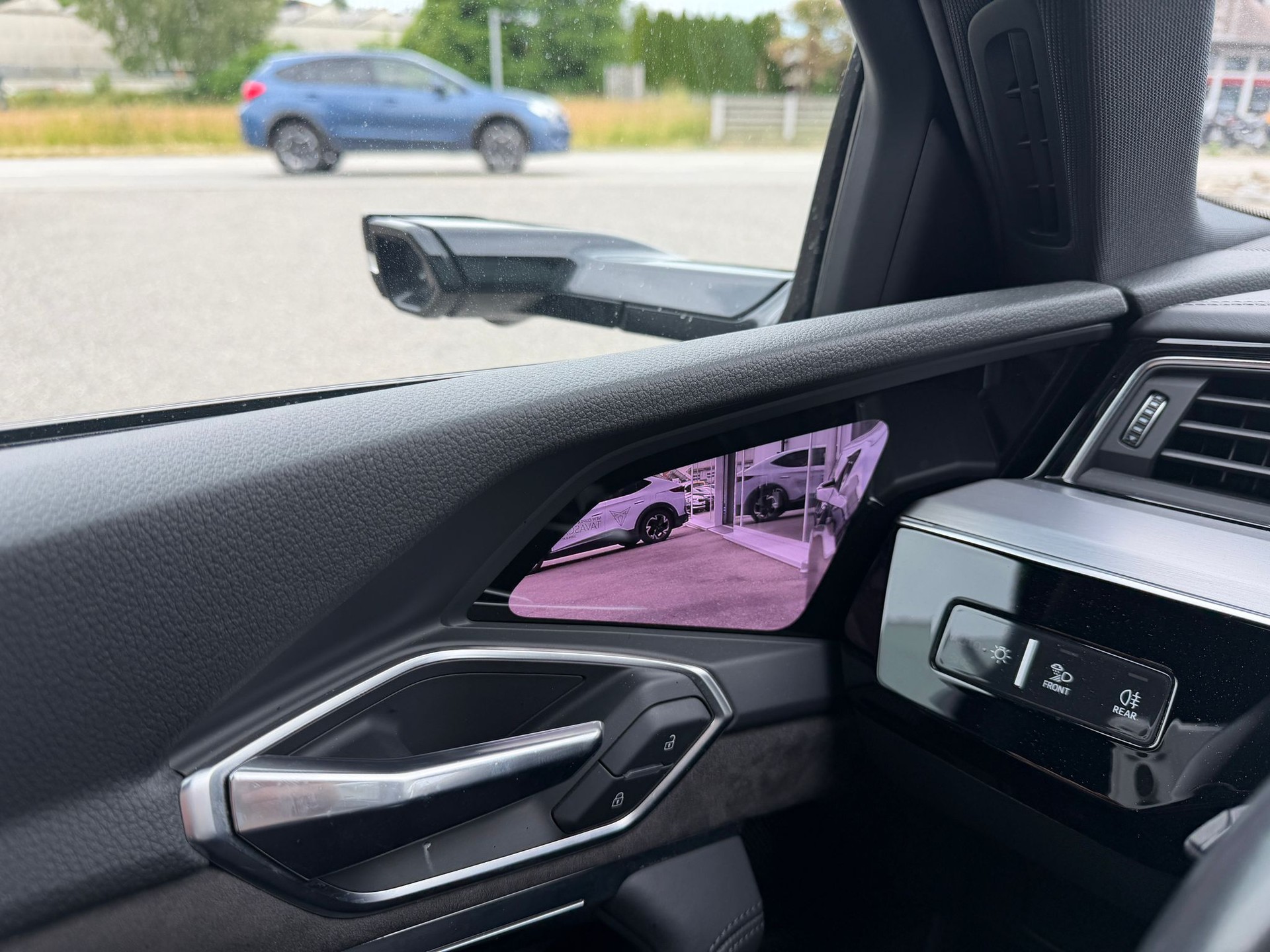 AUDI e-tron 55 Advanced quattro-image-21