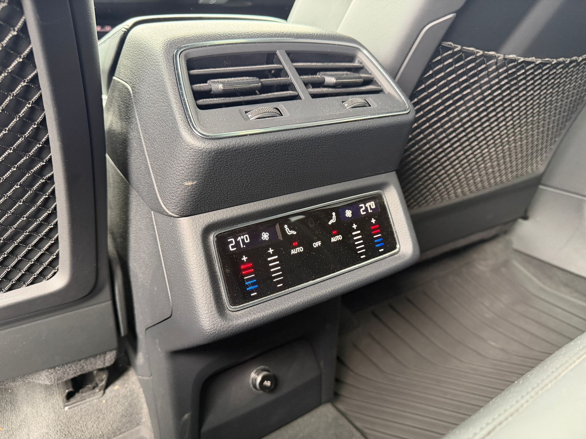 AUDI e-tron 55 Advanced quattro-image-27
