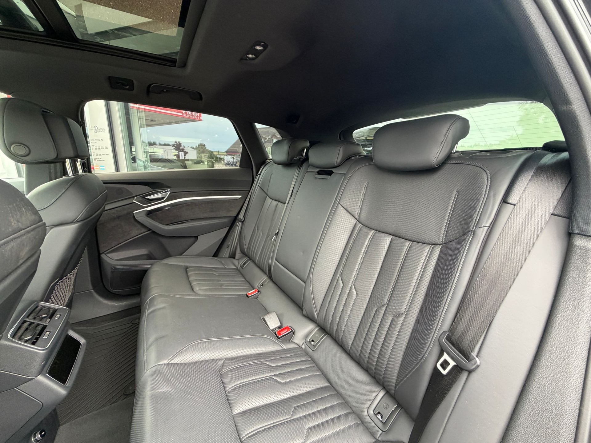AUDI e-tron 55 Advanced quattro-image-25