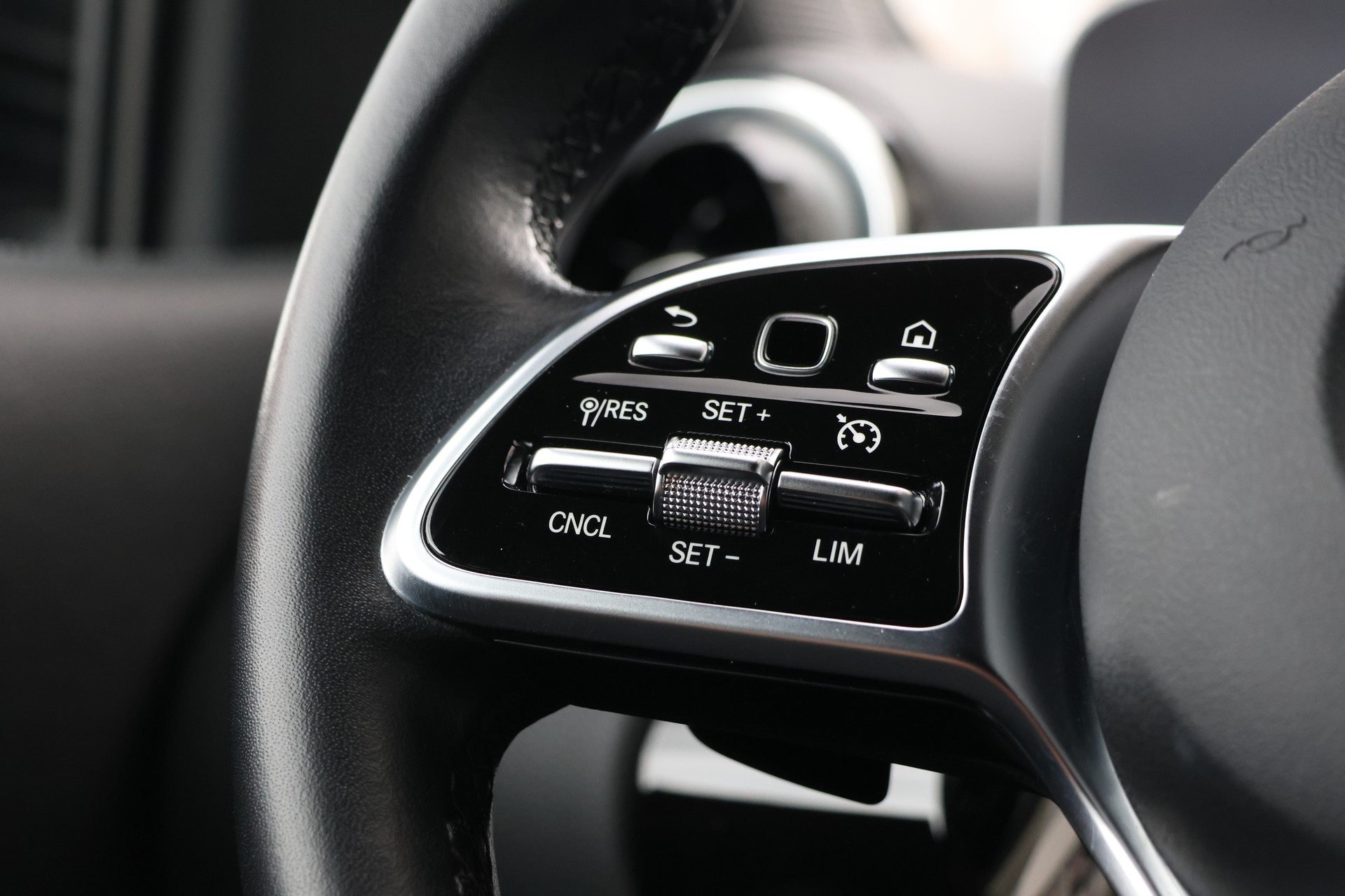 MERCEDES-BENZ B 200 d Night Star 8G-DCT (CH)-image-15