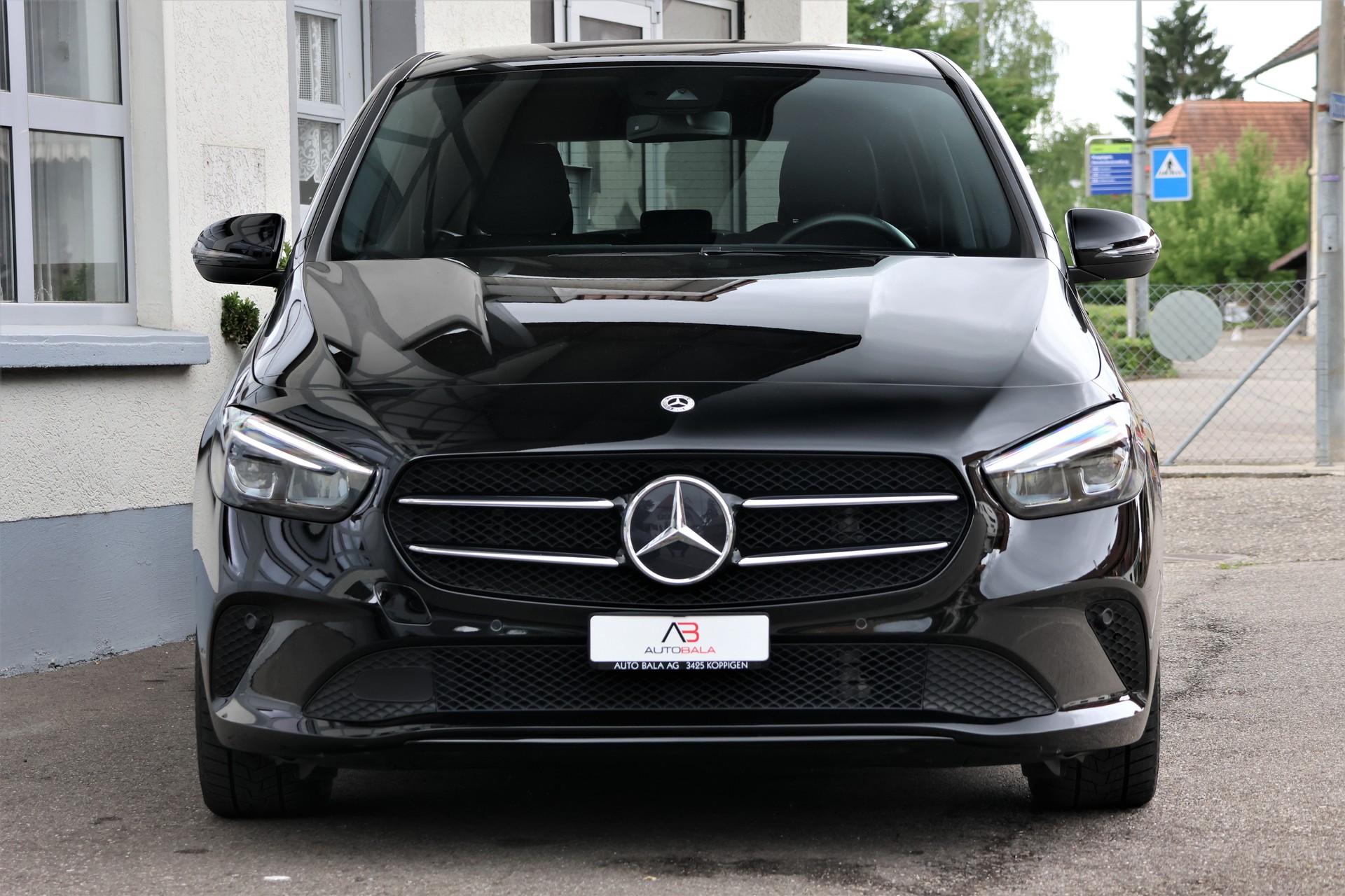 MERCEDES-BENZ B 200 d Night Star 8G-DCT (CH)-showroom-element-1