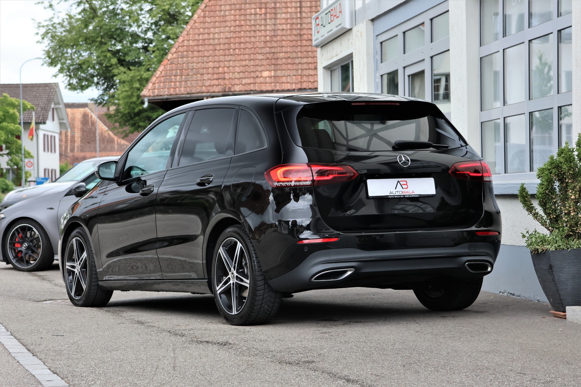 MERCEDES-BENZ B 200 d Night Star 8G-DCT (CH)-showroom-element-2