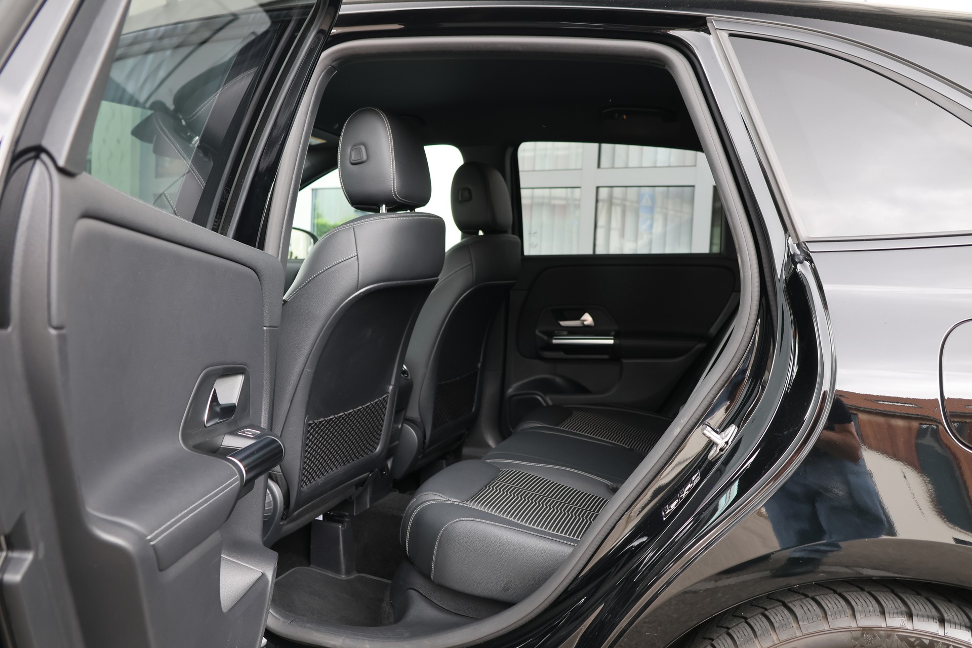 MERCEDES-BENZ B 200 d Night Star 8G-DCT (CH)-image-11