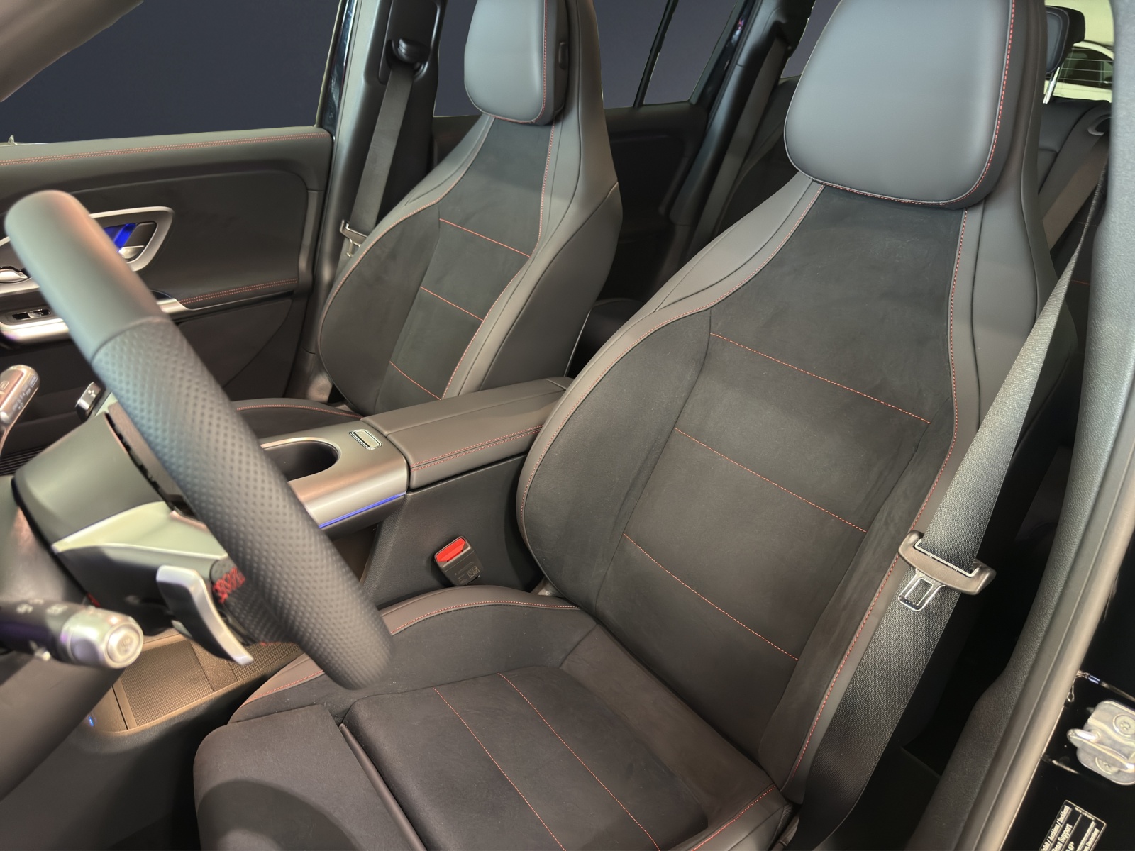 MERCEDES-BENZ GLB 220 4M-image-13