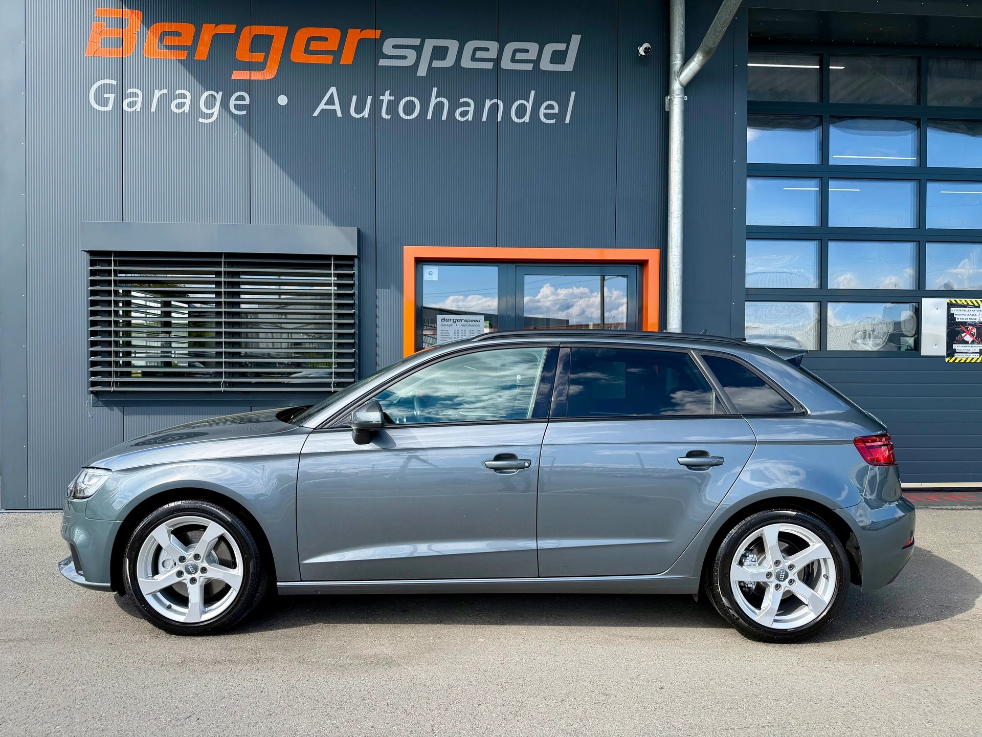 AUDI A3 Sportback 35 TDI Sport S-tronic-showroom-element-1