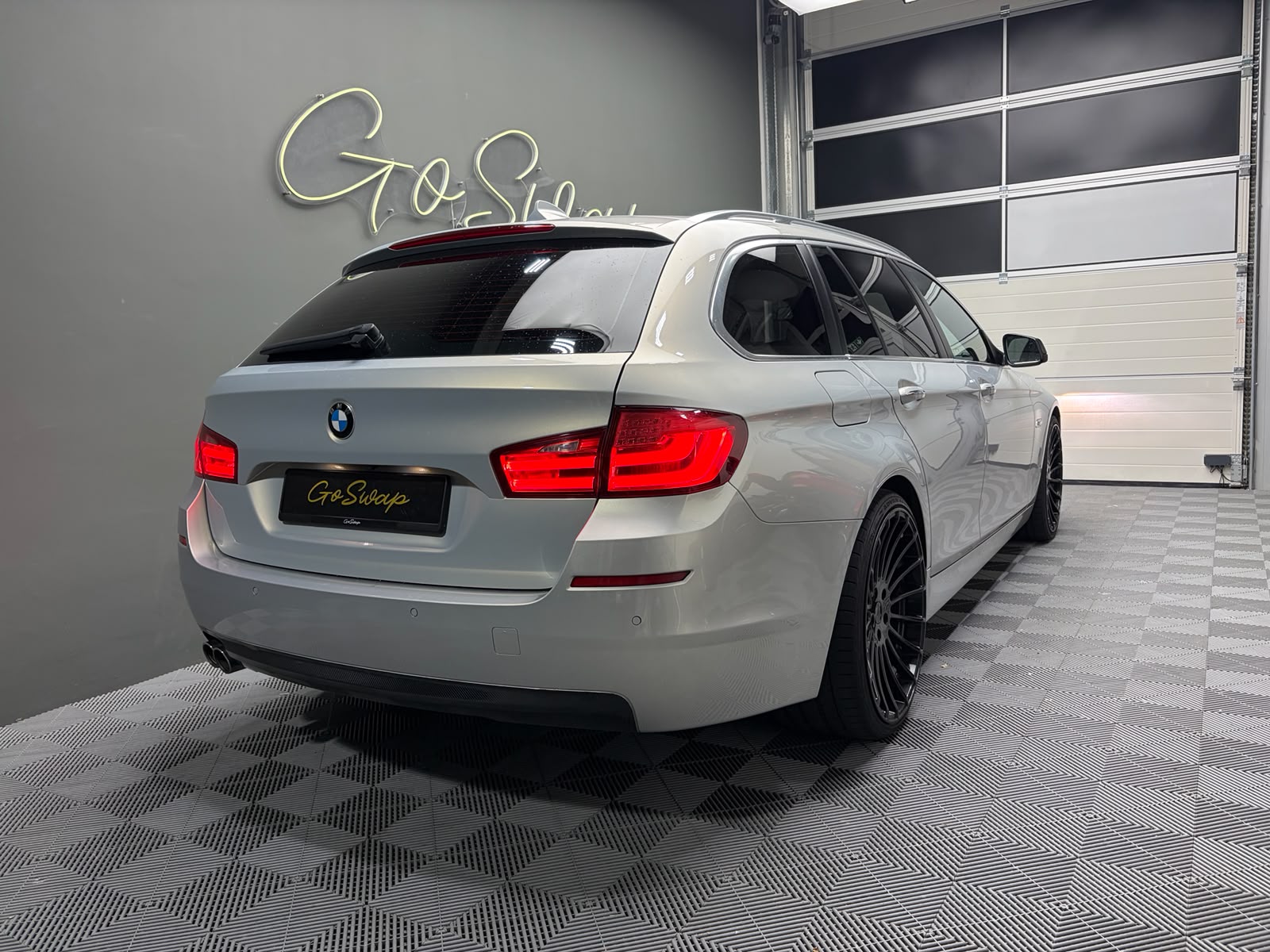 BMW 530d xDrive Touring Steptronic-showroom-element-3