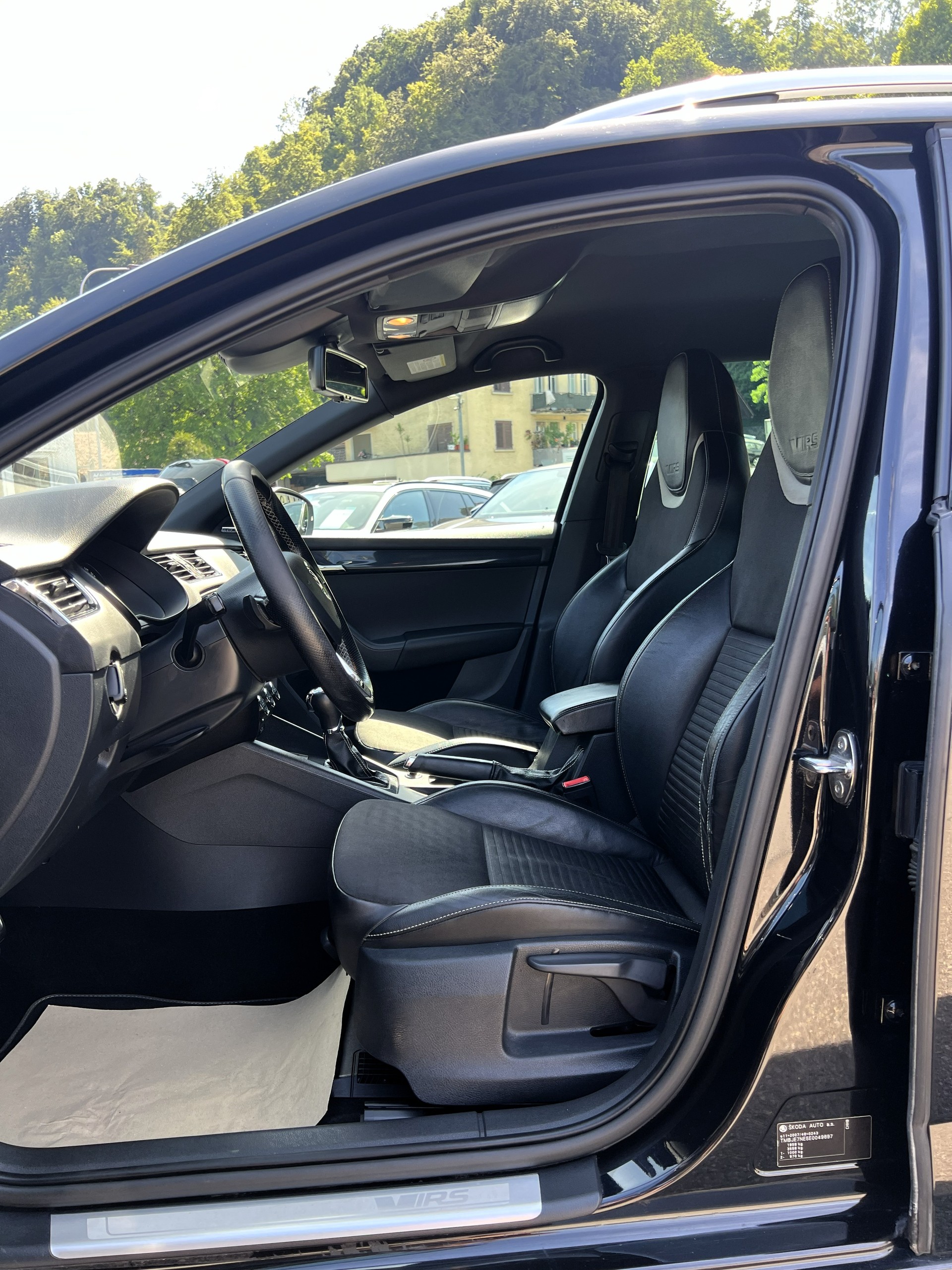 SKODA Octavia Combi 2.0 TSI RS DSG-image-17