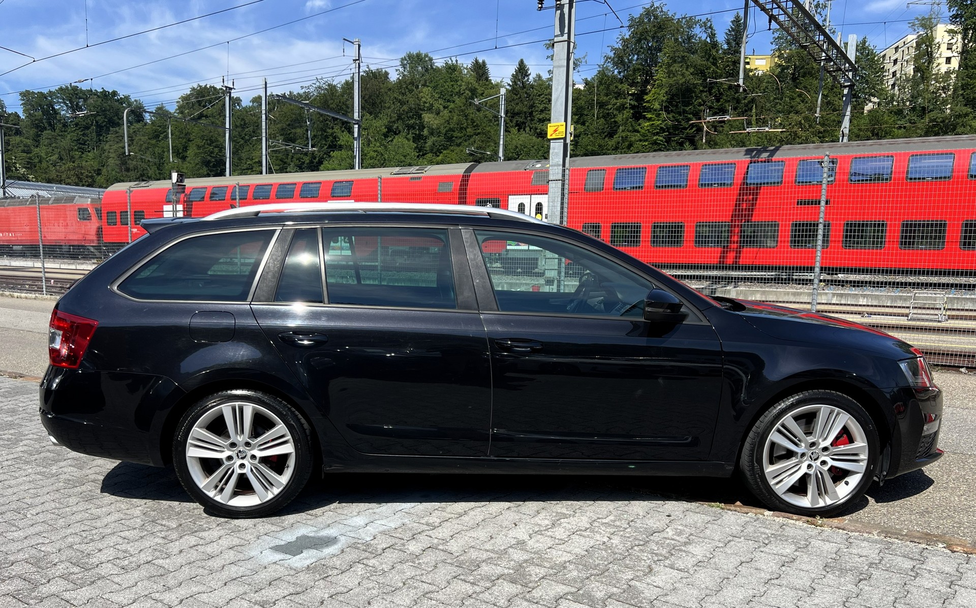 SKODA Octavia Combi 2.0 TSI RS DSG-image-5