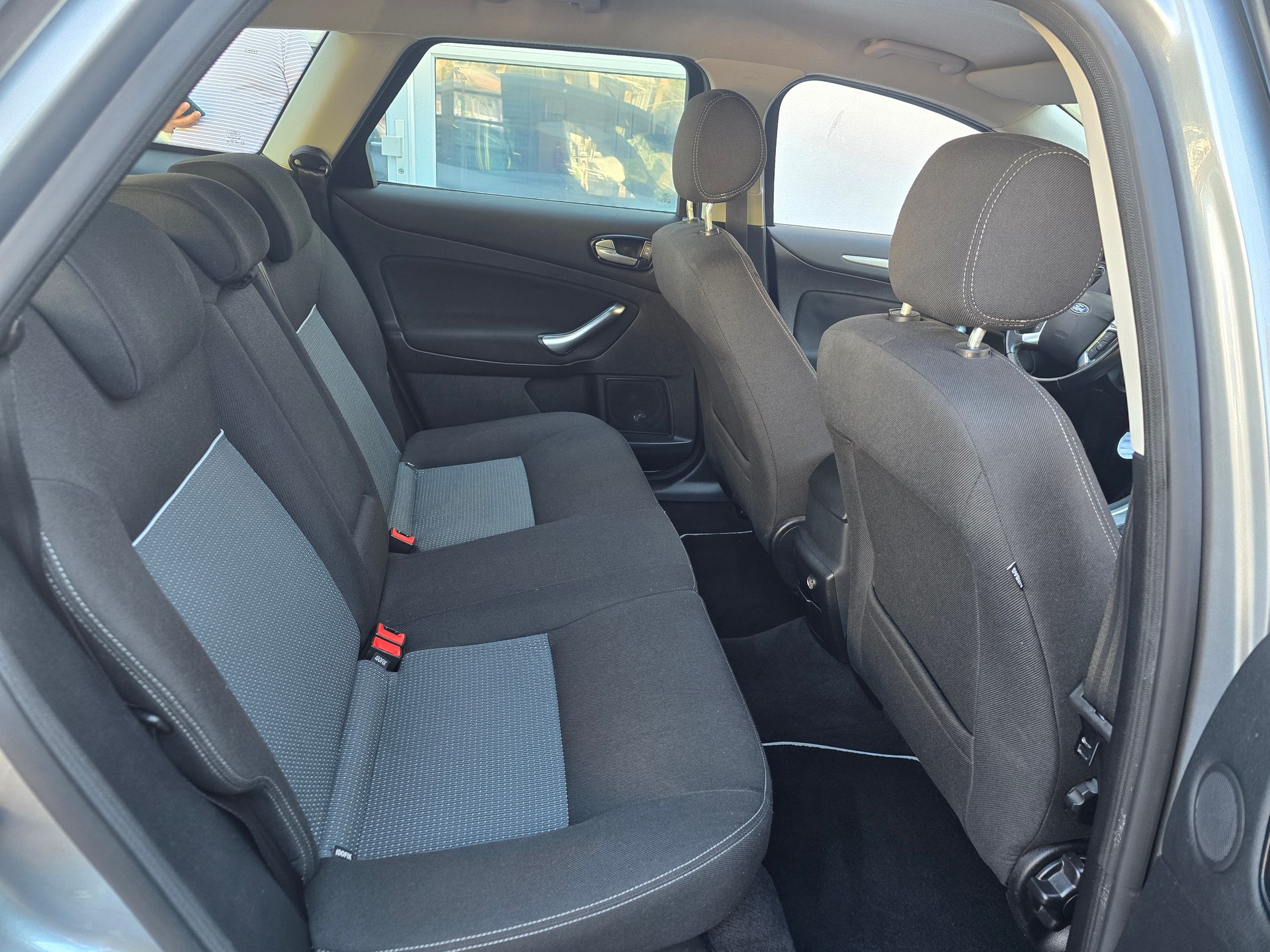 FORD Mondeo 2.0 EcoBoost SCTi Ghia PowerShift-image-19