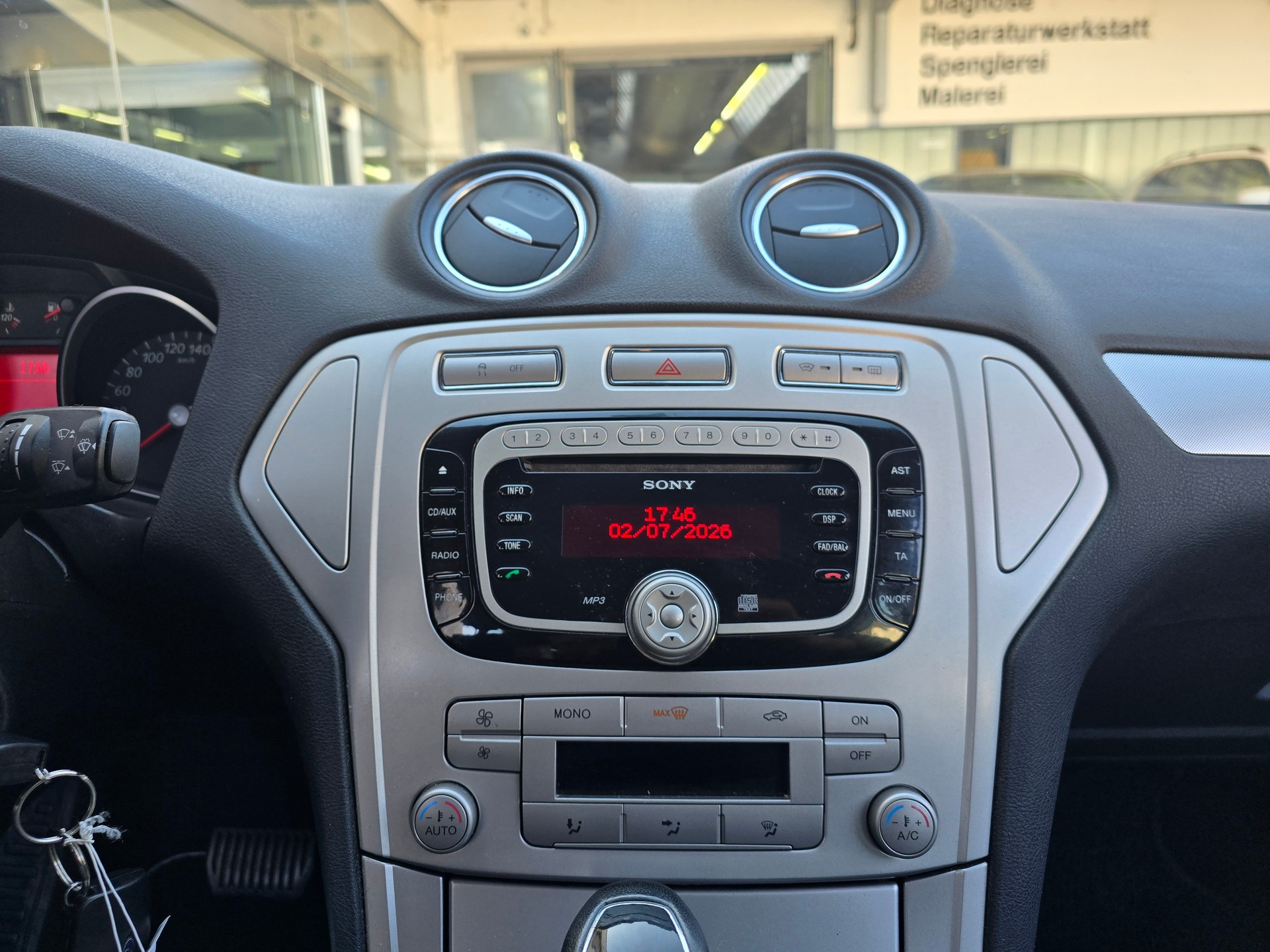 FORD Mondeo 2.0 EcoBoost SCTi Ghia PowerShift-image-16