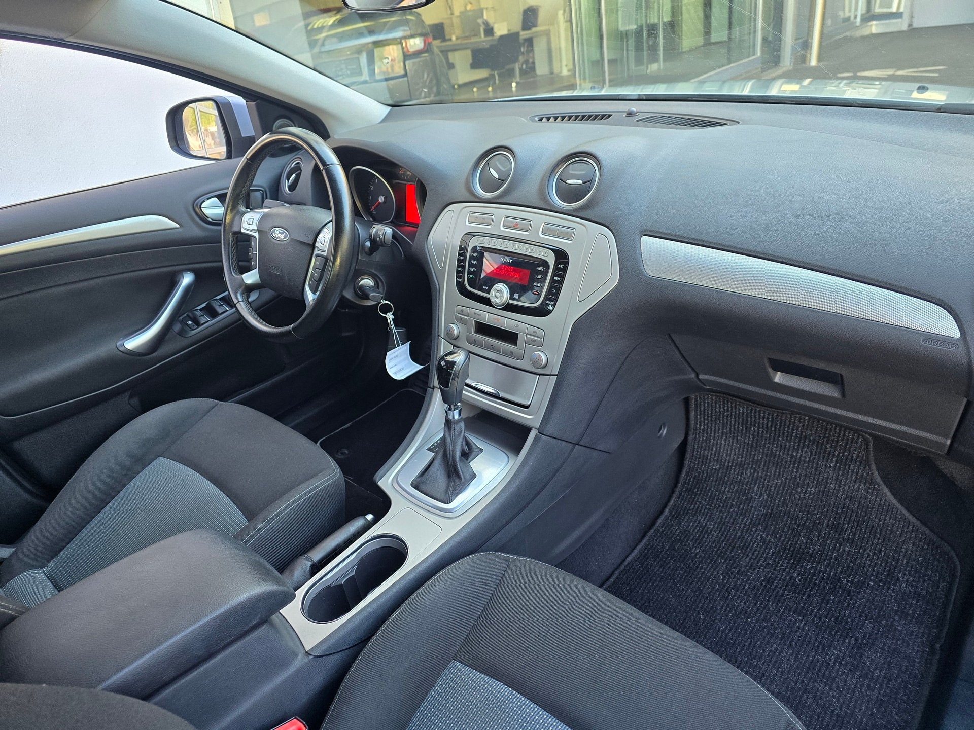 FORD Mondeo 2.0 EcoBoost SCTi Ghia PowerShift-image-15