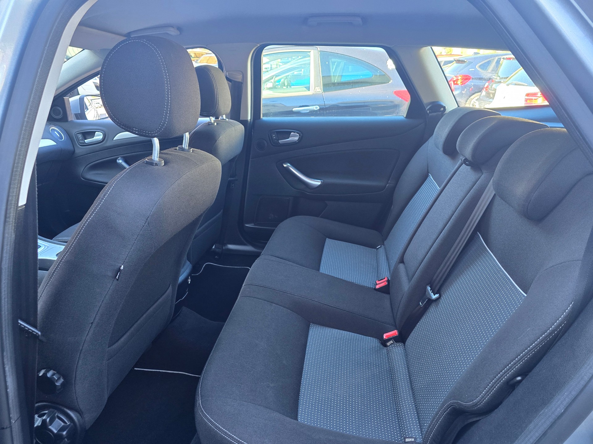 FORD Mondeo 2.0 EcoBoost SCTi Ghia PowerShift-image-18