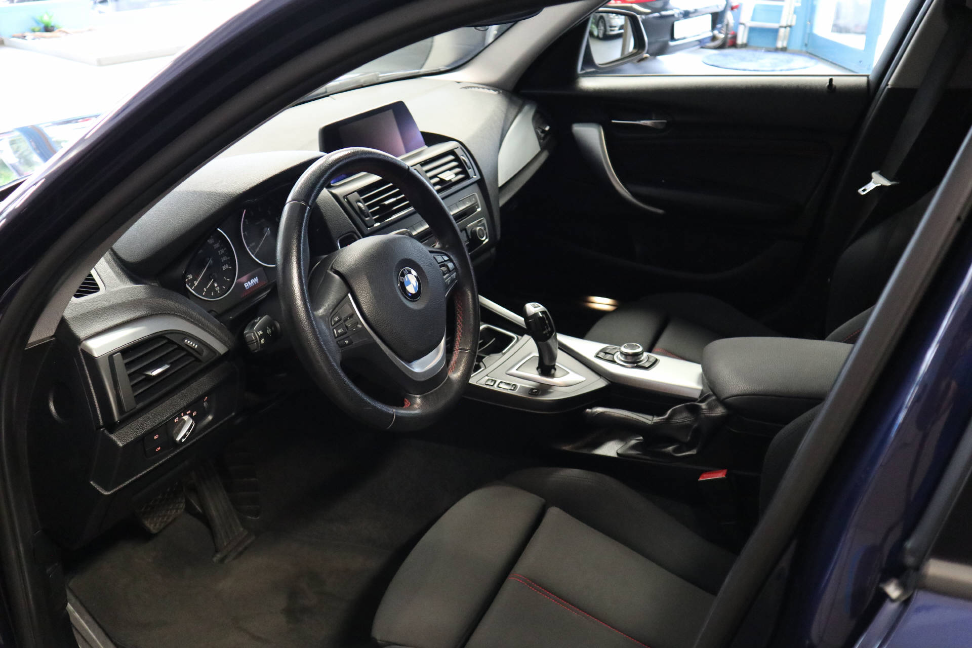BMW 116i Sport Line-image-10
