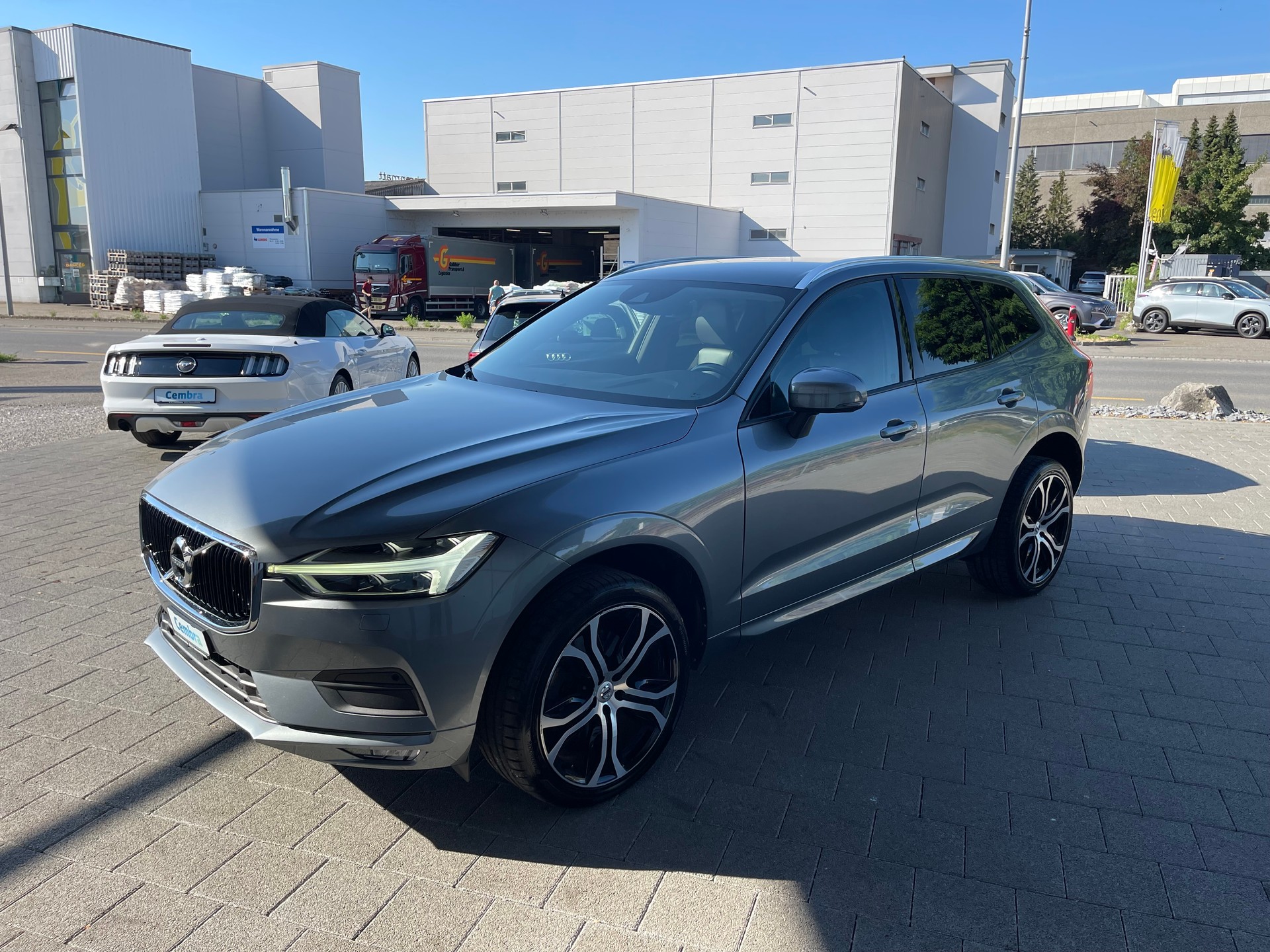 VOLVO XC60 T5 AWD Momentum Geartronic-image-1